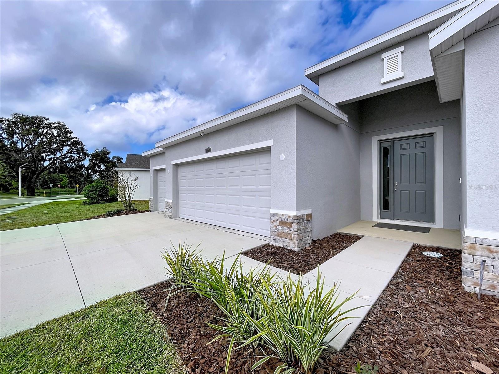 Image 4 of 69 For 10609 Laxer Cay Loop