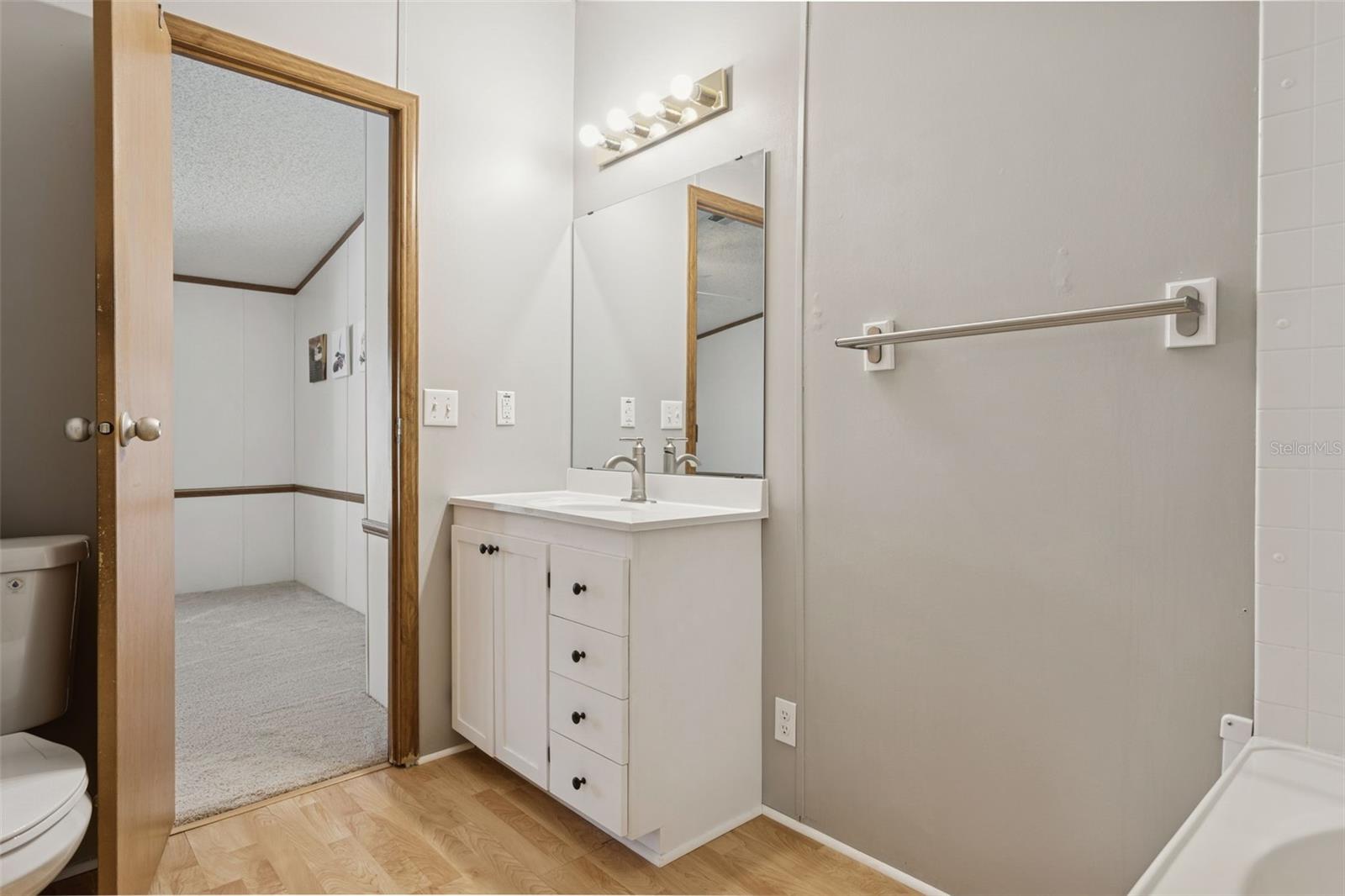 Image 22 of 34 For 38710 Burger Lane