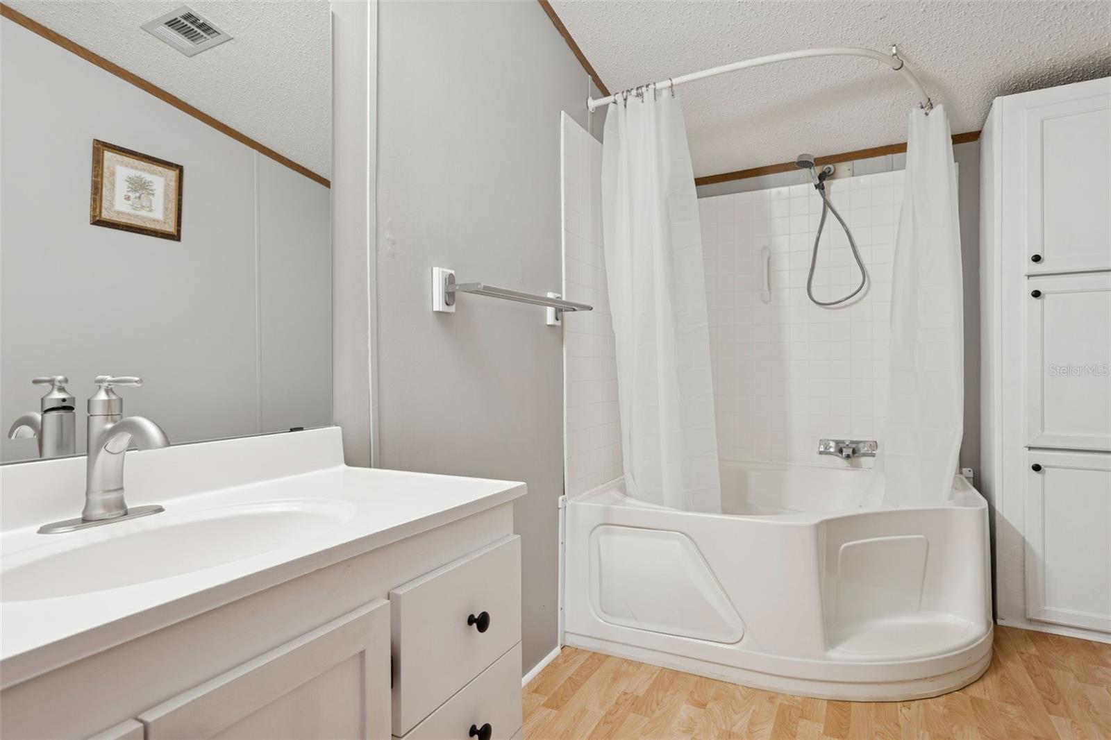 Image 23 of 34 For 38710 Burger Lane