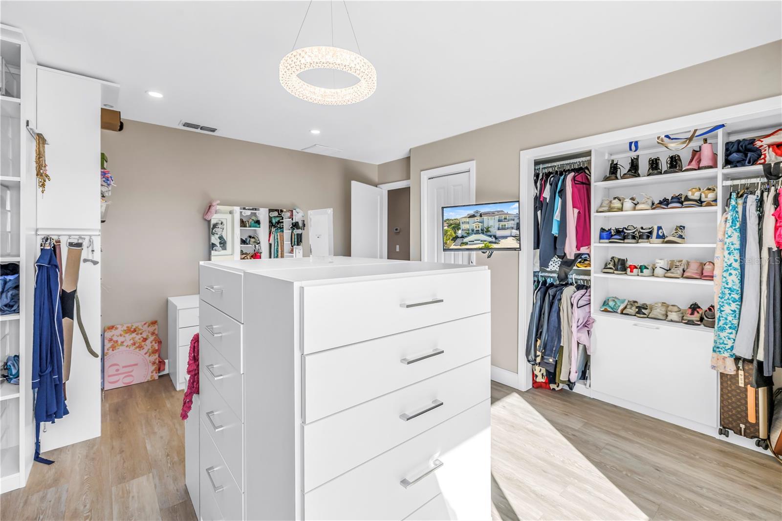 Image 48 of 79 For 289 8th Avenue N