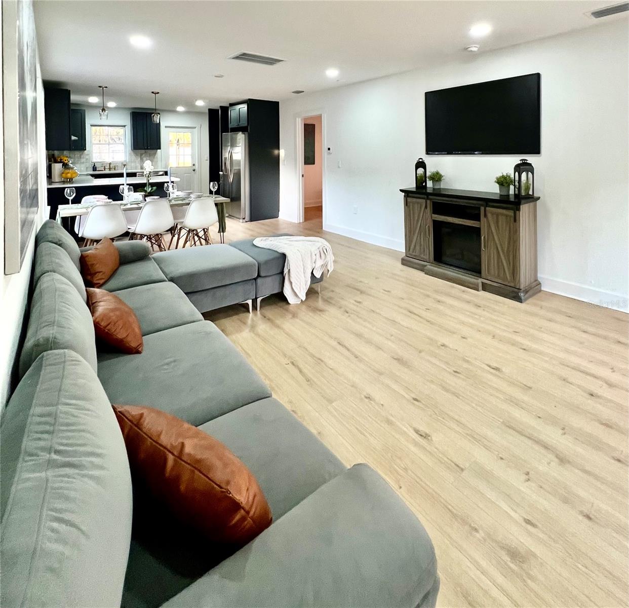 Image 3 of 13 For 1102 Louisiana Avenue