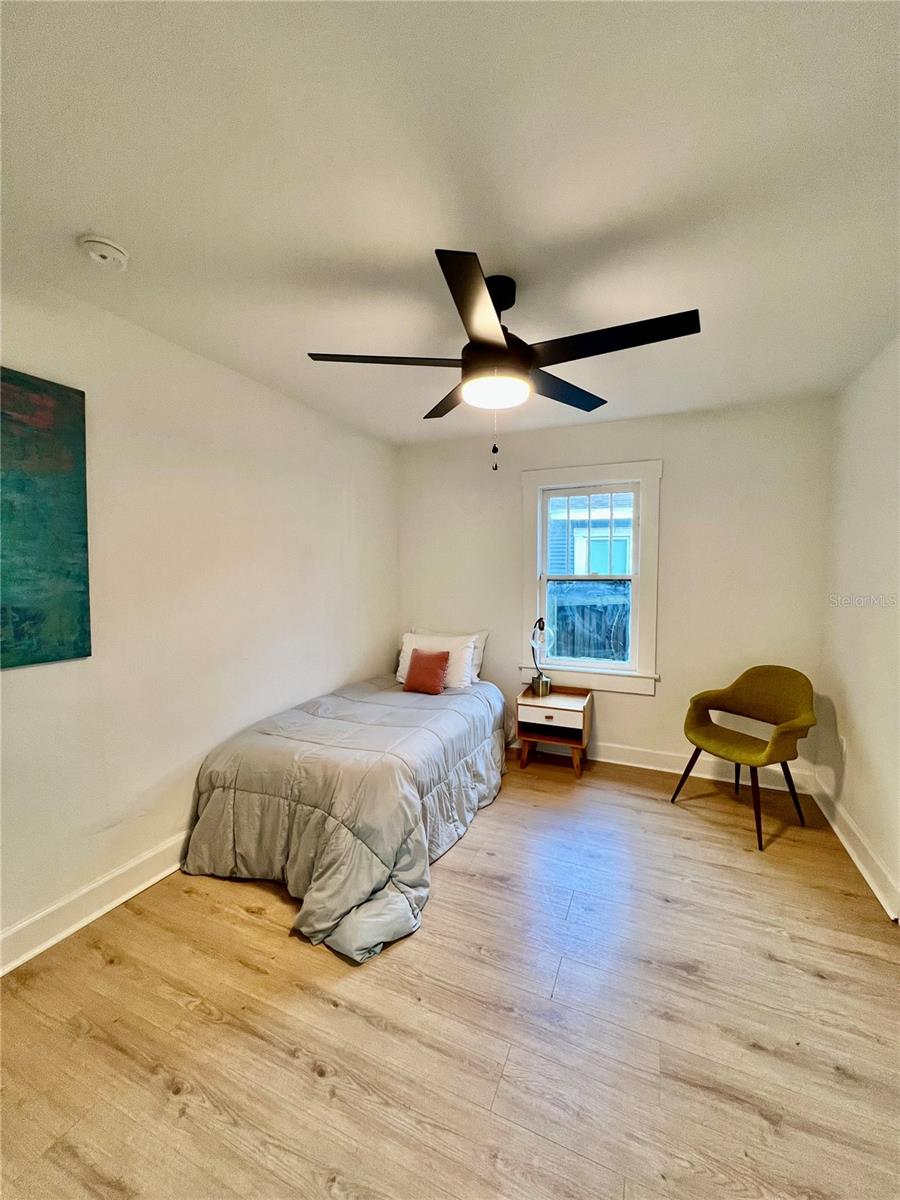 Image 9 of 13 For 1102 Louisiana Avenue