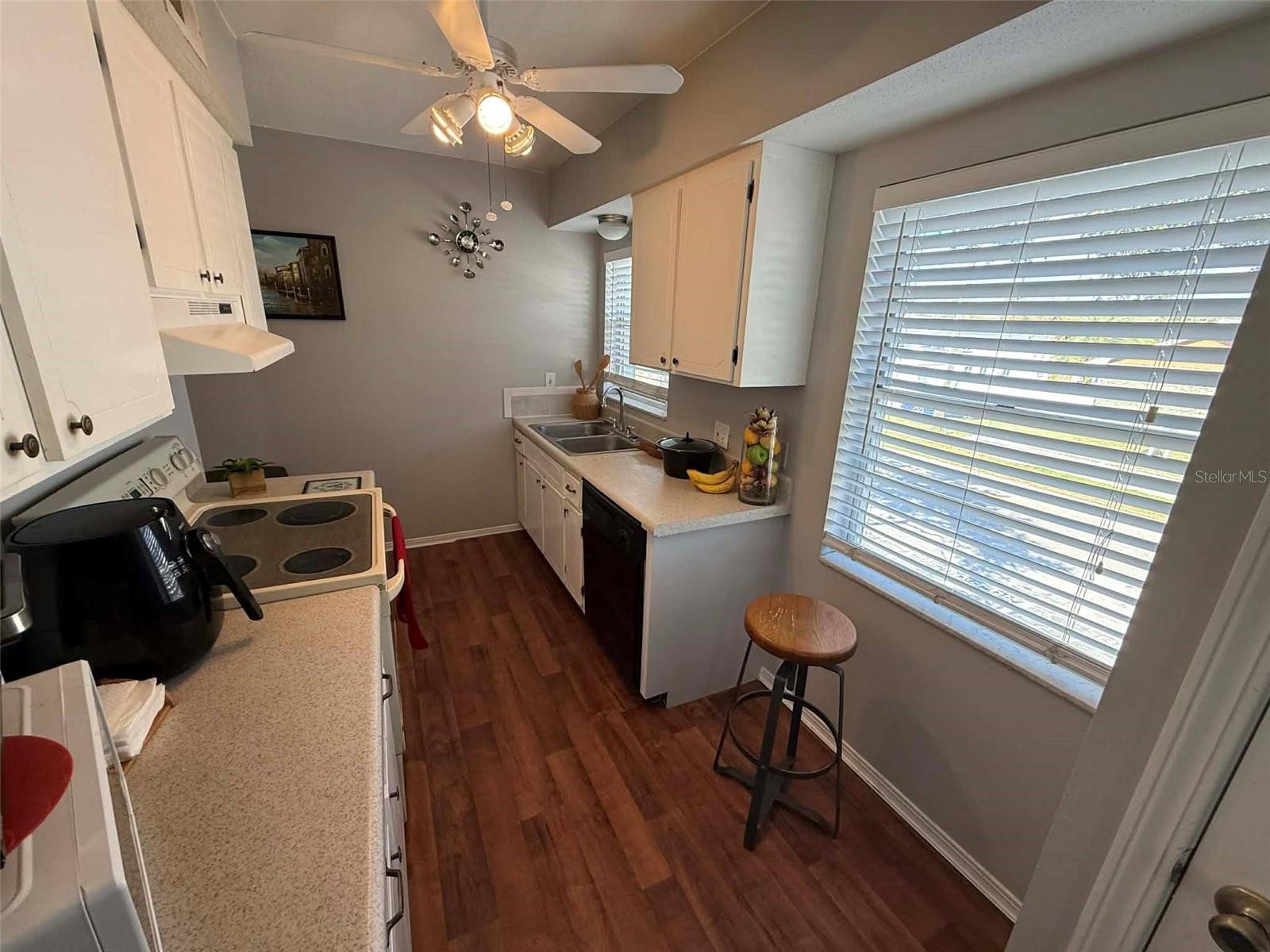 Image 14 of 27 For 6960 Sunset Drive S 2b