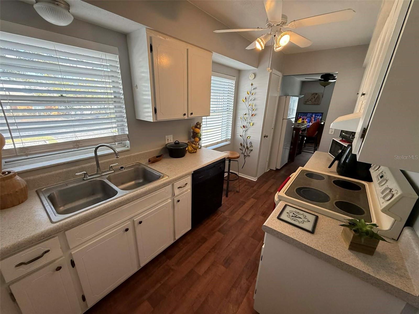 Image 15 of 27 For 6960 Sunset Drive S 2b