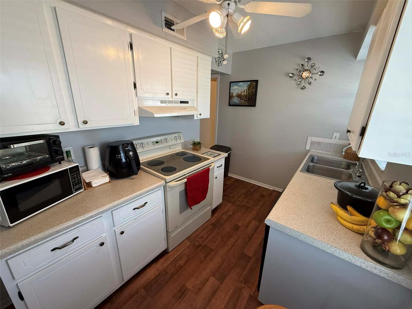 Image 16 of 27 For 6960 Sunset Drive S 2b