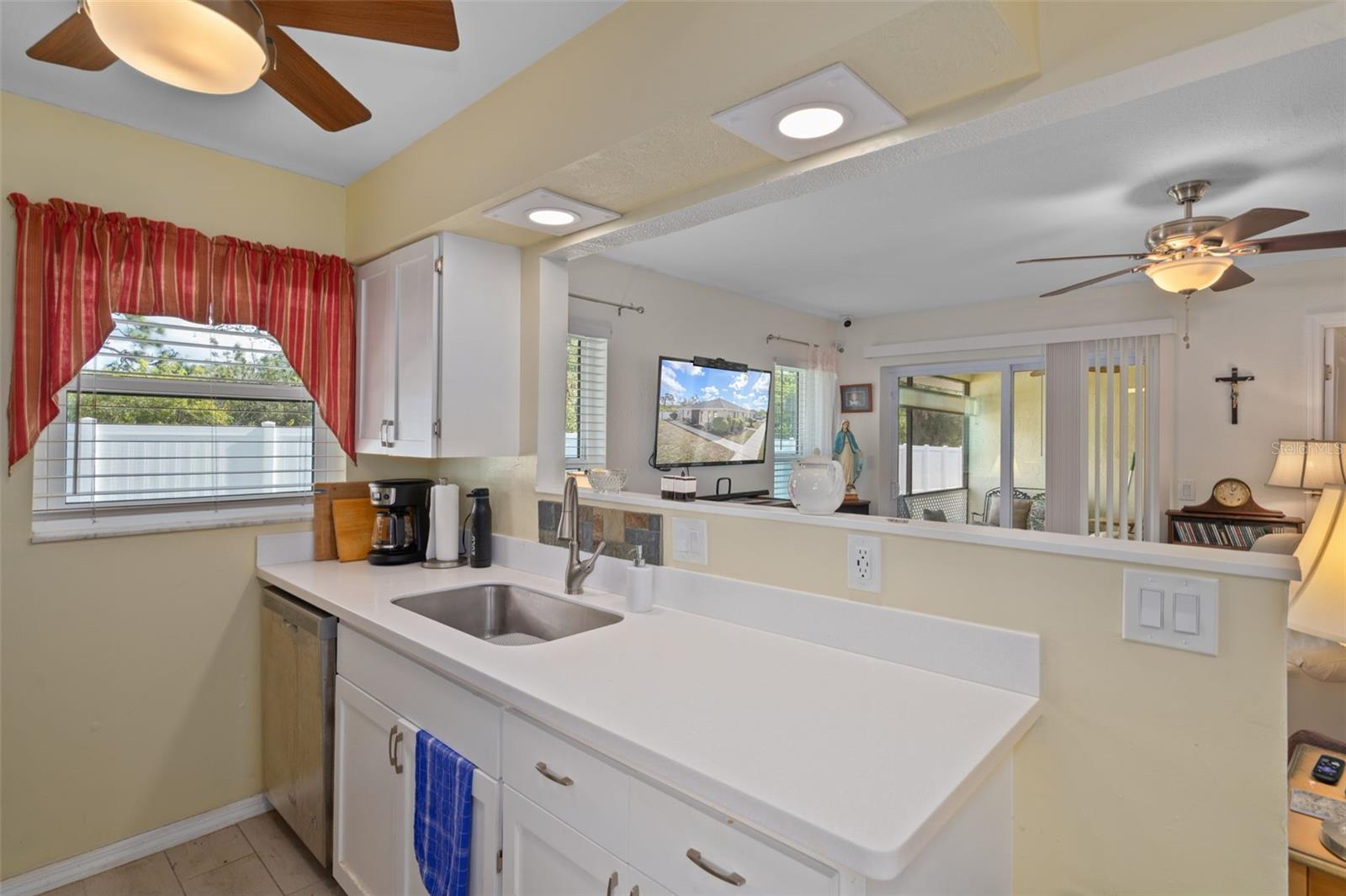 Image 15 of 29 For 24540 Harborview Road D3