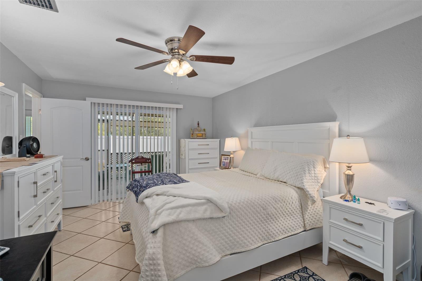 Image 17 of 29 For 24540 Harborview Road D3