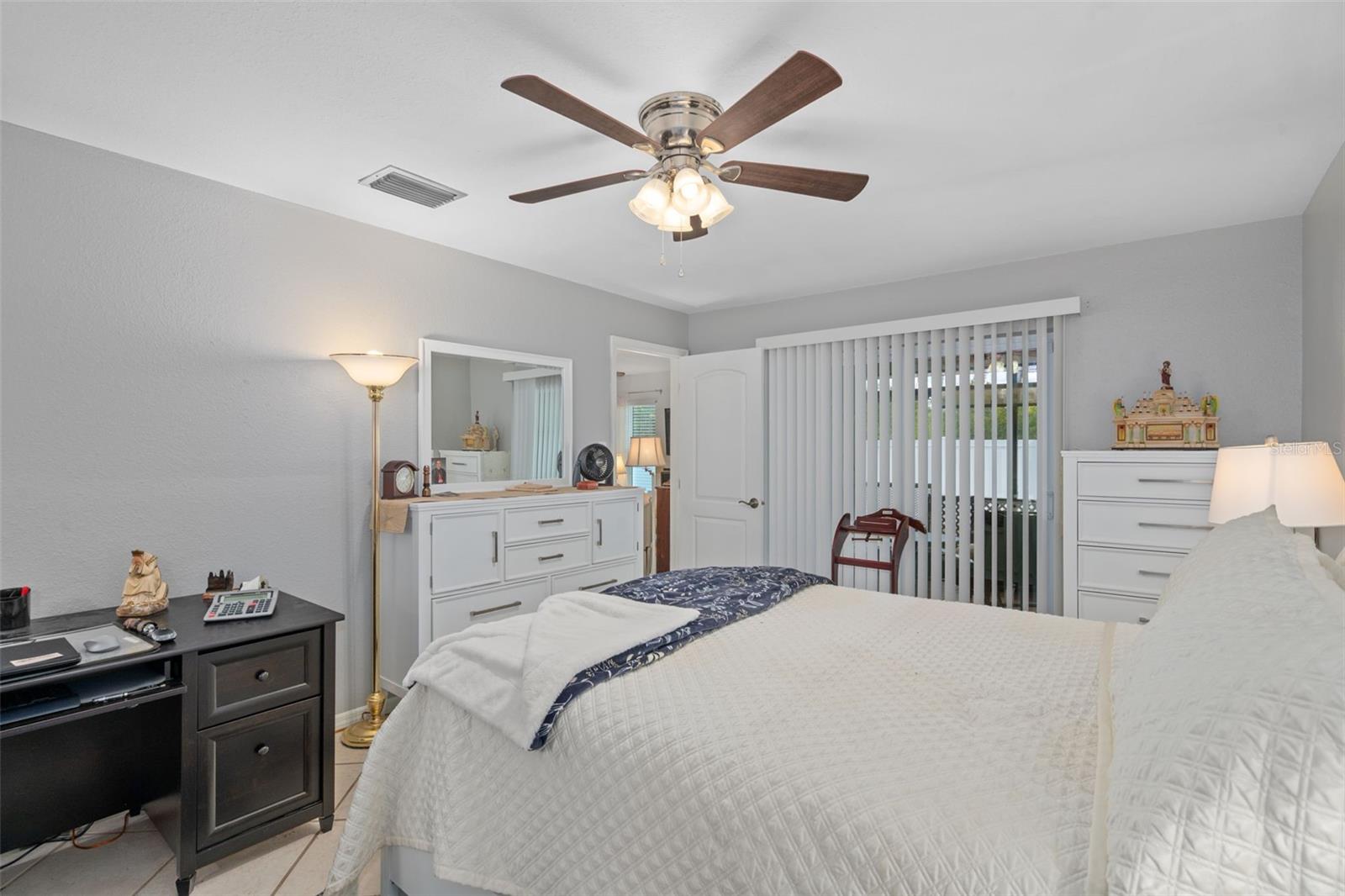 Image 18 of 29 For 24540 Harborview Road D3