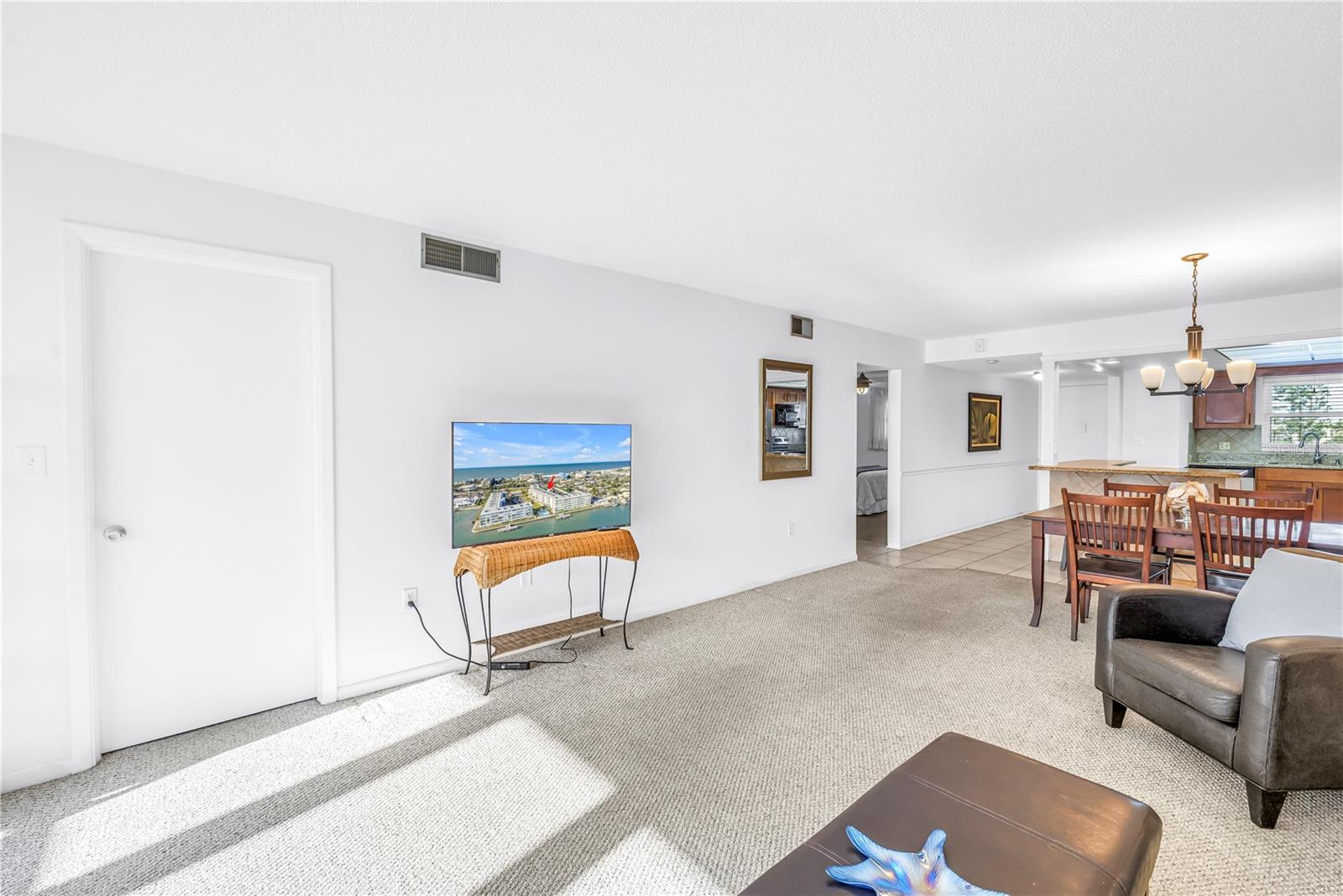 Image 16 of 38 For 5575 Gulf Boulevard 335