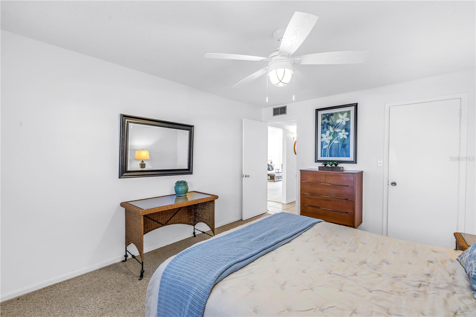 Image 21 of 38 For 5575 Gulf Boulevard 335