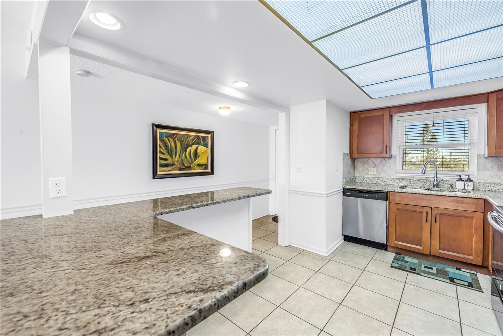 Image 6 of 38 For 5575 Gulf Boulevard 335