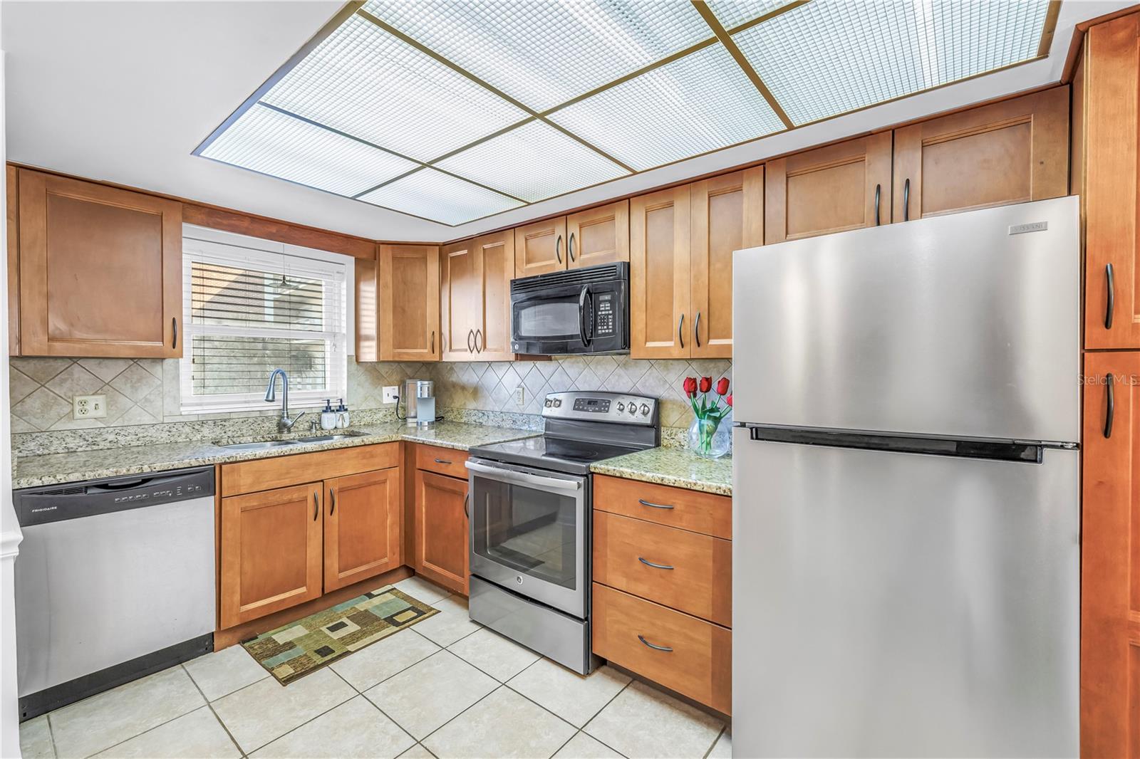 Image 7 of 38 For 5575 Gulf Boulevard 335