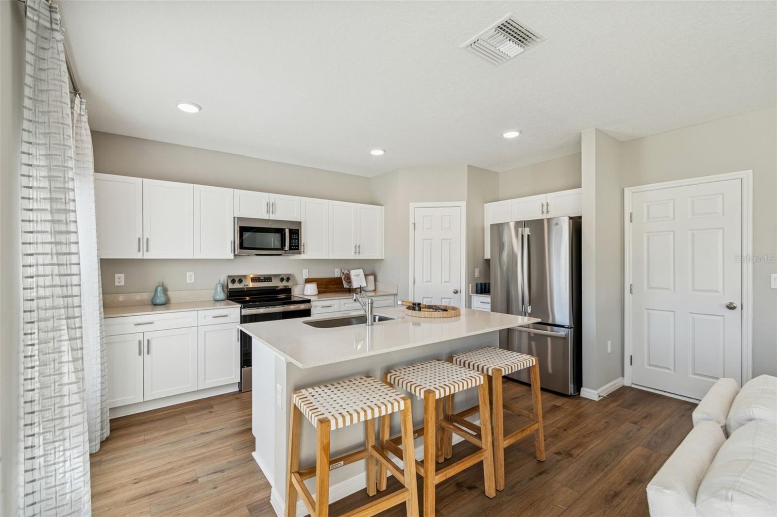 Image 11 of 78 For 601 Ambleside Drive