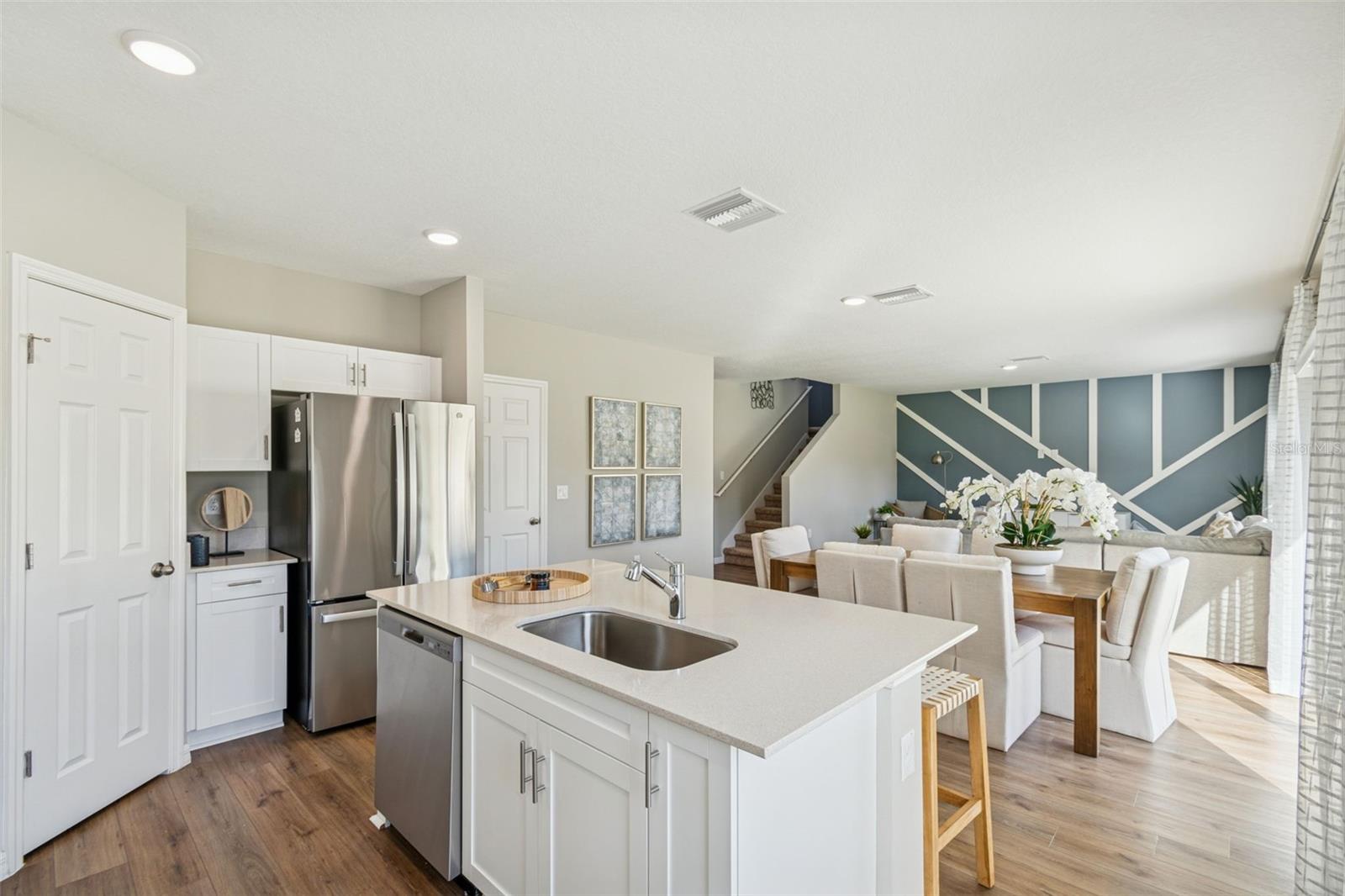 Image 15 of 78 For 601 Ambleside Drive