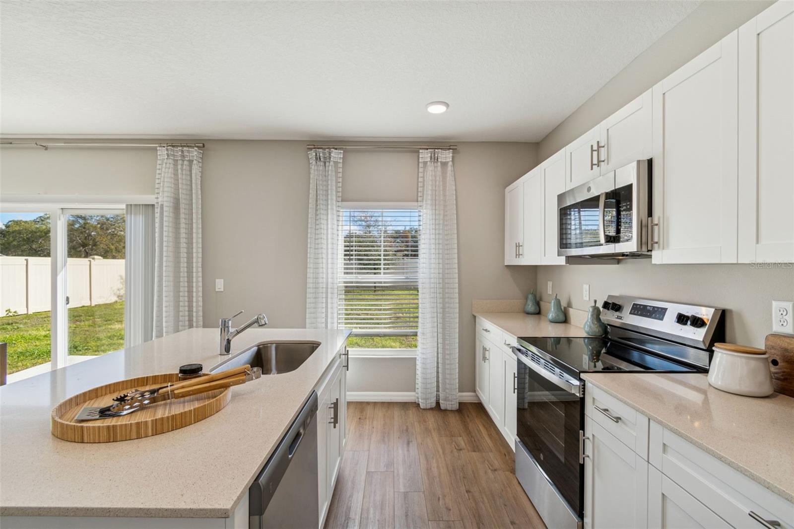 Image 16 of 78 For 601 Ambleside Drive