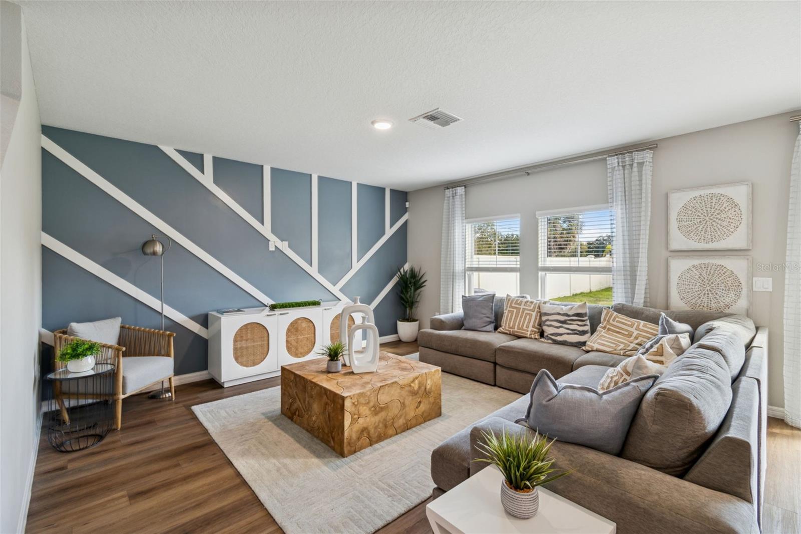 Image 6 of 78 For 601 Ambleside Drive