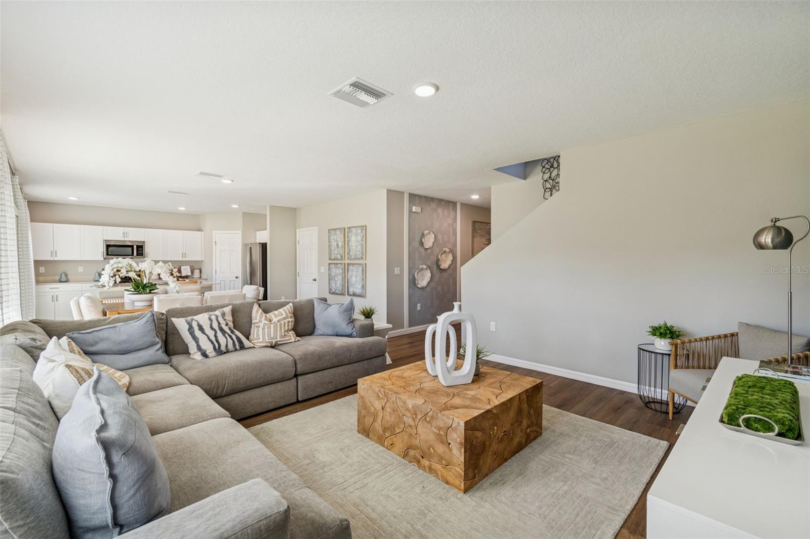 Image 8 of 78 For 601 Ambleside Drive