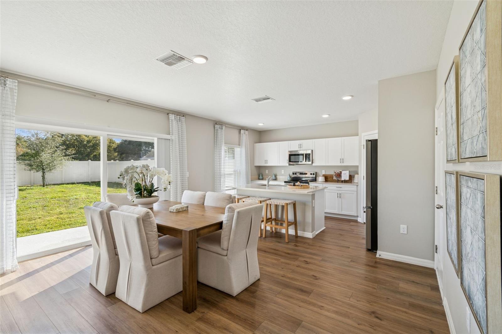 Image 9 of 78 For 601 Ambleside Drive