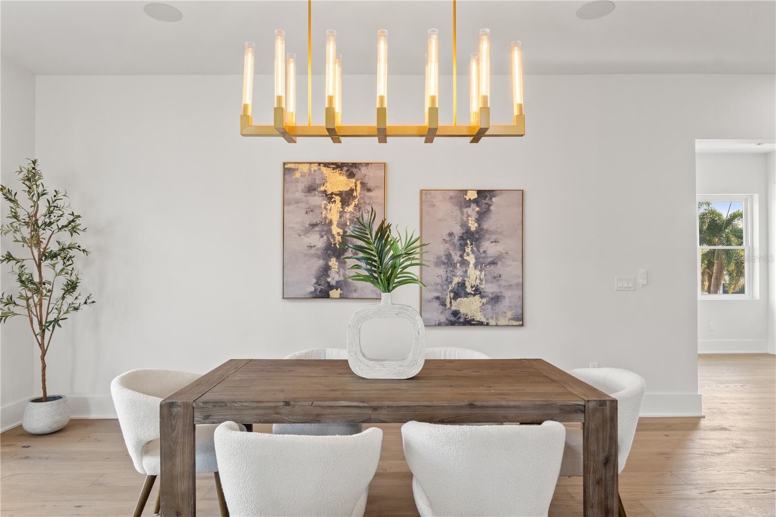 Image 13 of 52 For 531 Danube Avenue