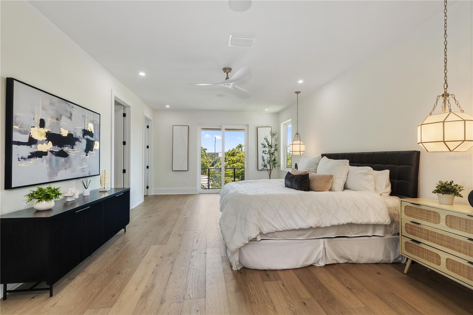 Image 16 of 52 For 531 Danube Avenue