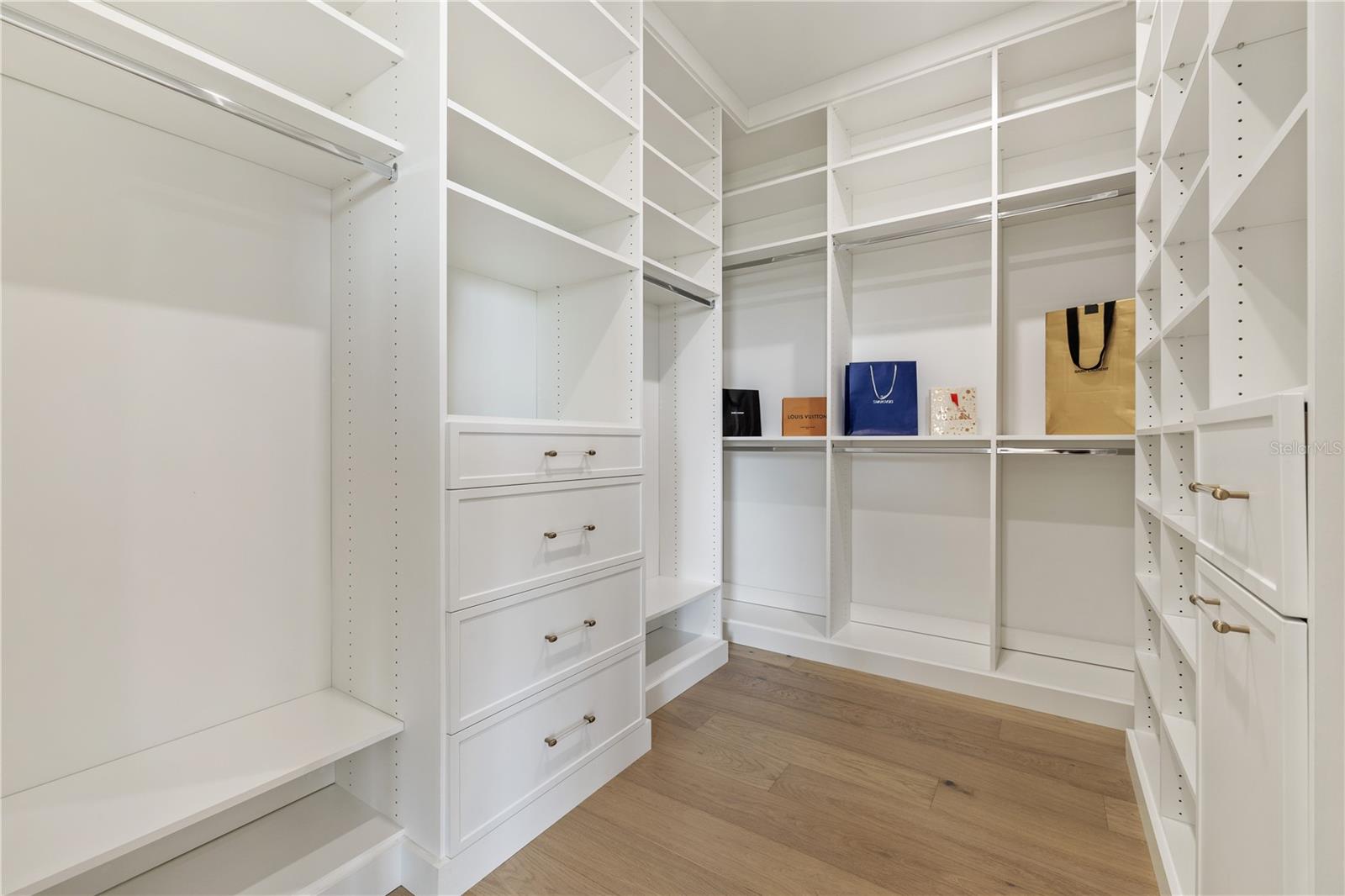 Image 21 of 52 For 531 Danube Avenue