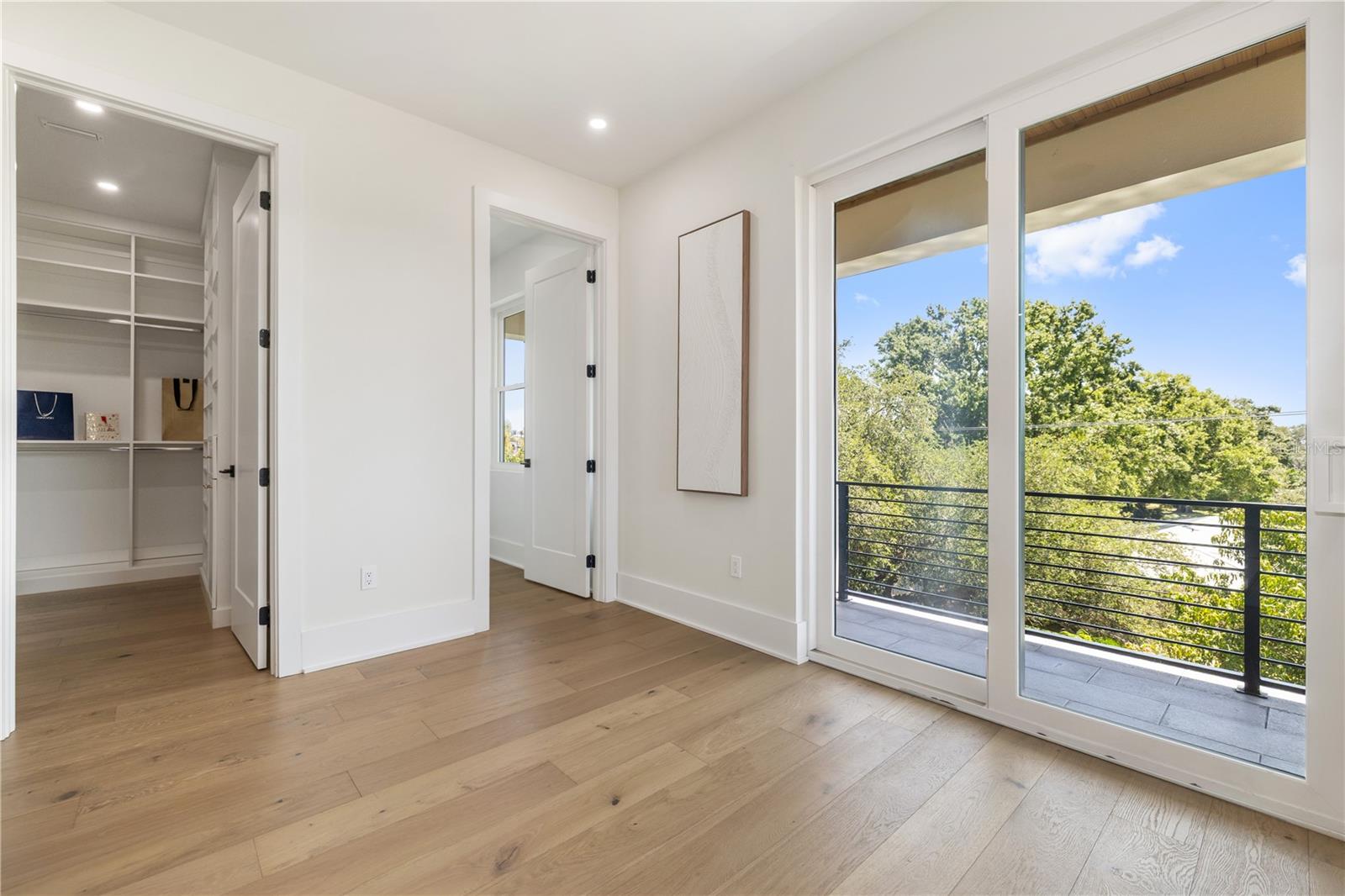 Image 23 of 52 For 531 Danube Avenue