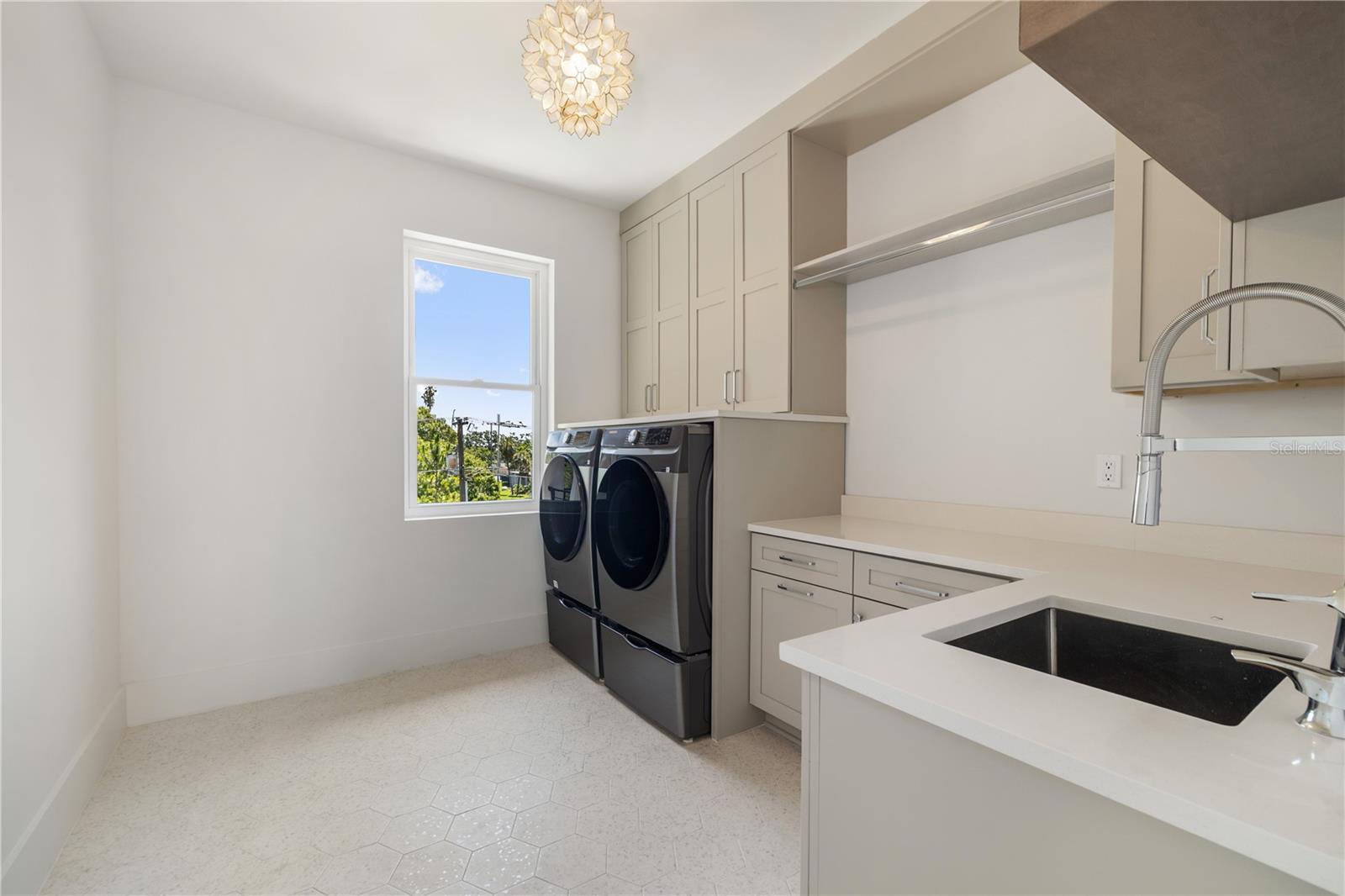 Image 35 of 52 For 531 Danube Avenue