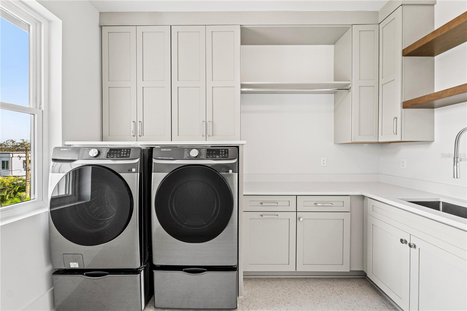 Image 36 of 52 For 531 Danube Avenue