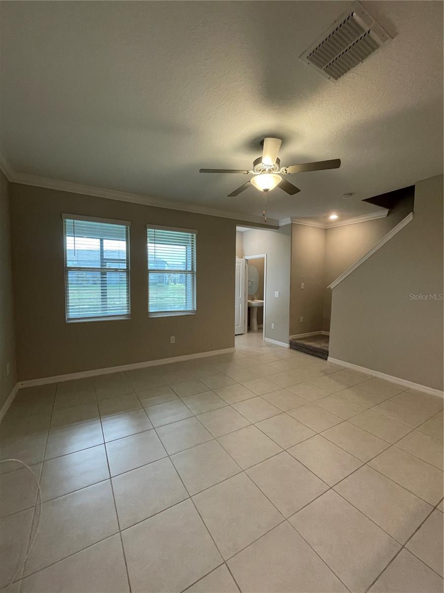 Image 2 of 32 For 31864 Blue Passing Loop