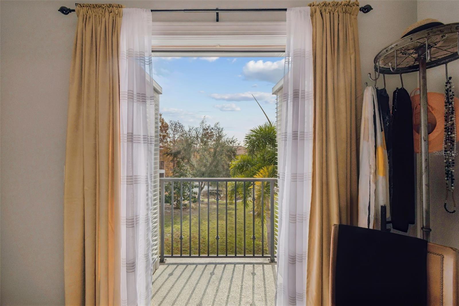 Image 24 of 46 For 255 Valencia Circle