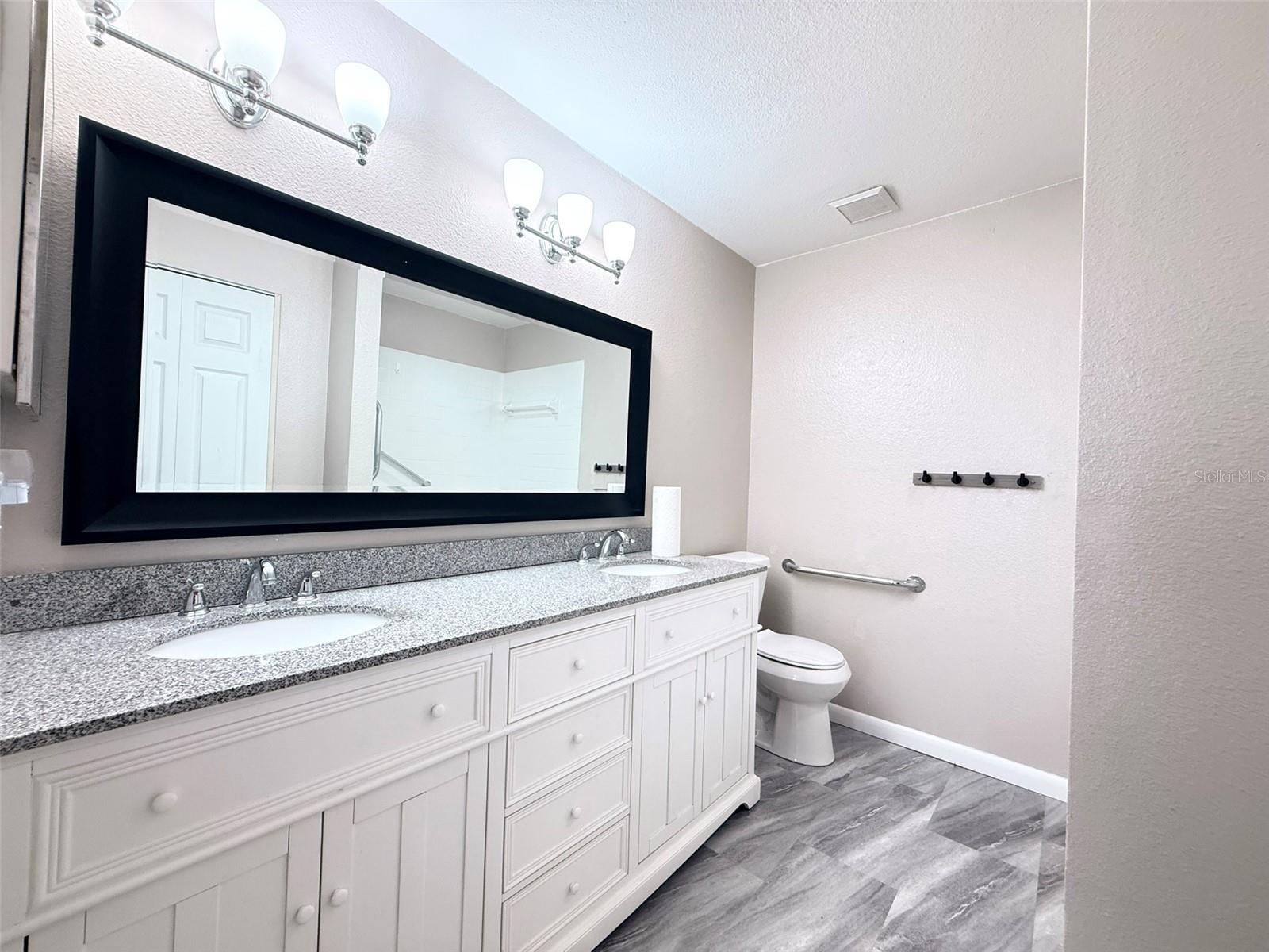 Image 21 of 28 For 7218 Bank Drive 205