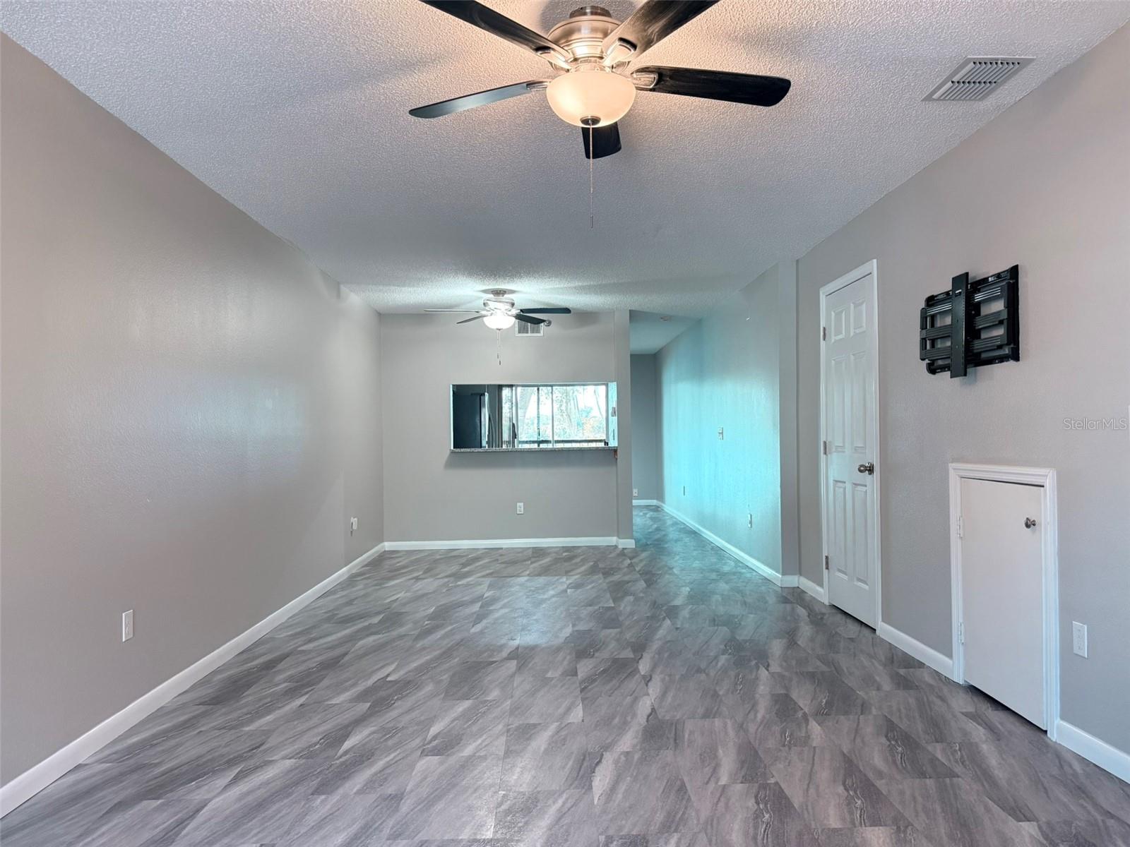 Image 7 of 28 For 7218 Bank Drive 205