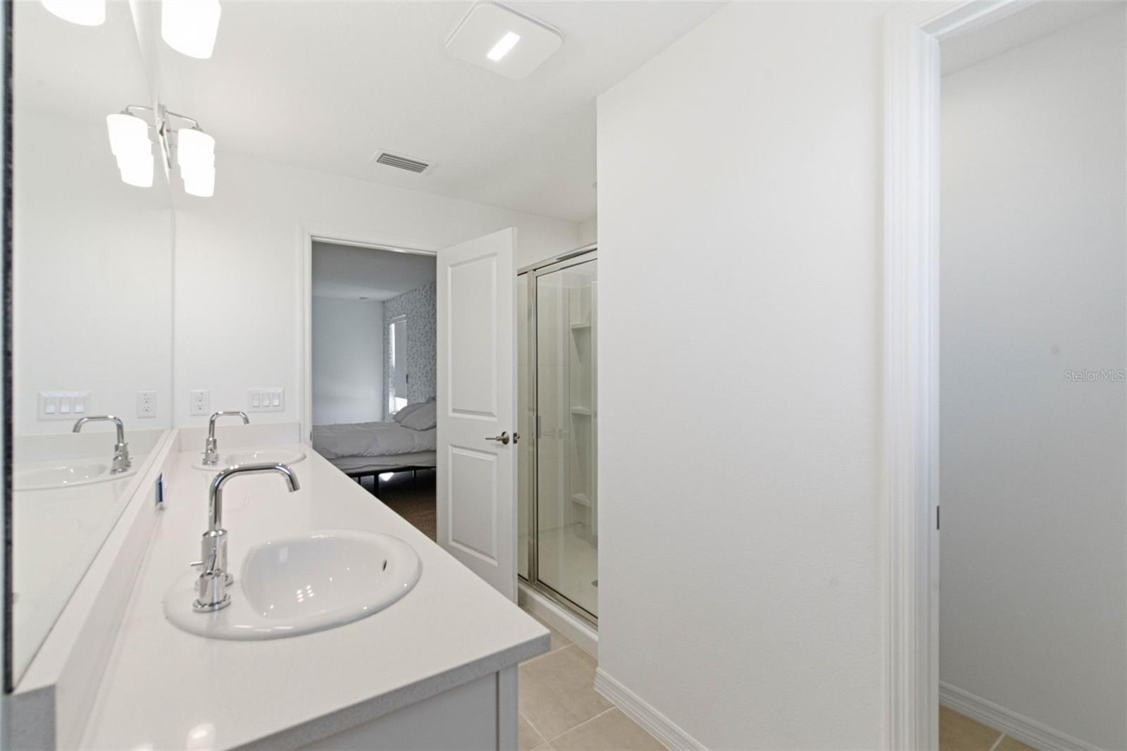 Image 22 of 38 For 5905 Laurelcrest Glen