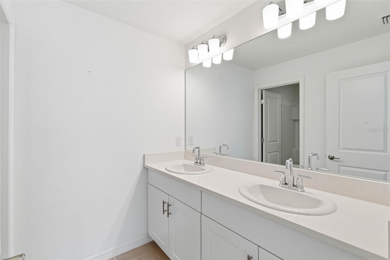 Image 27 of 38 For 5905 Laurelcrest Glen