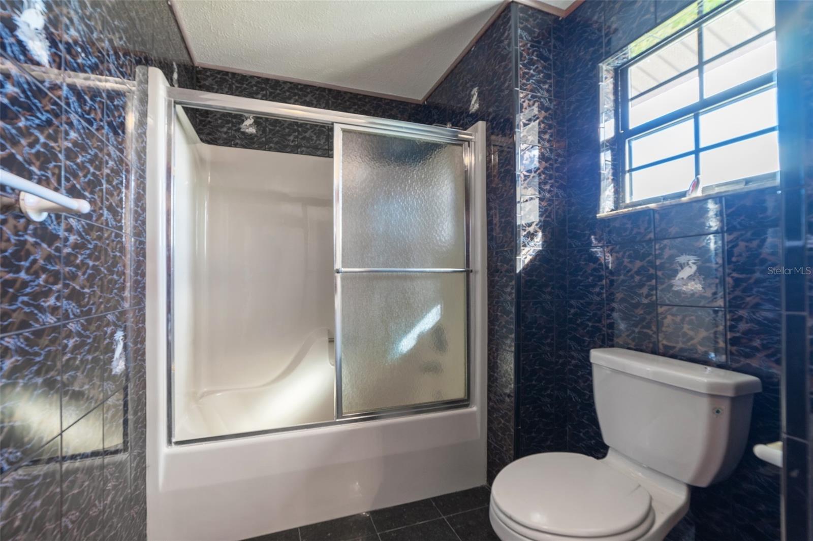 Image 93 of 100 For 5521 Westshore Drive