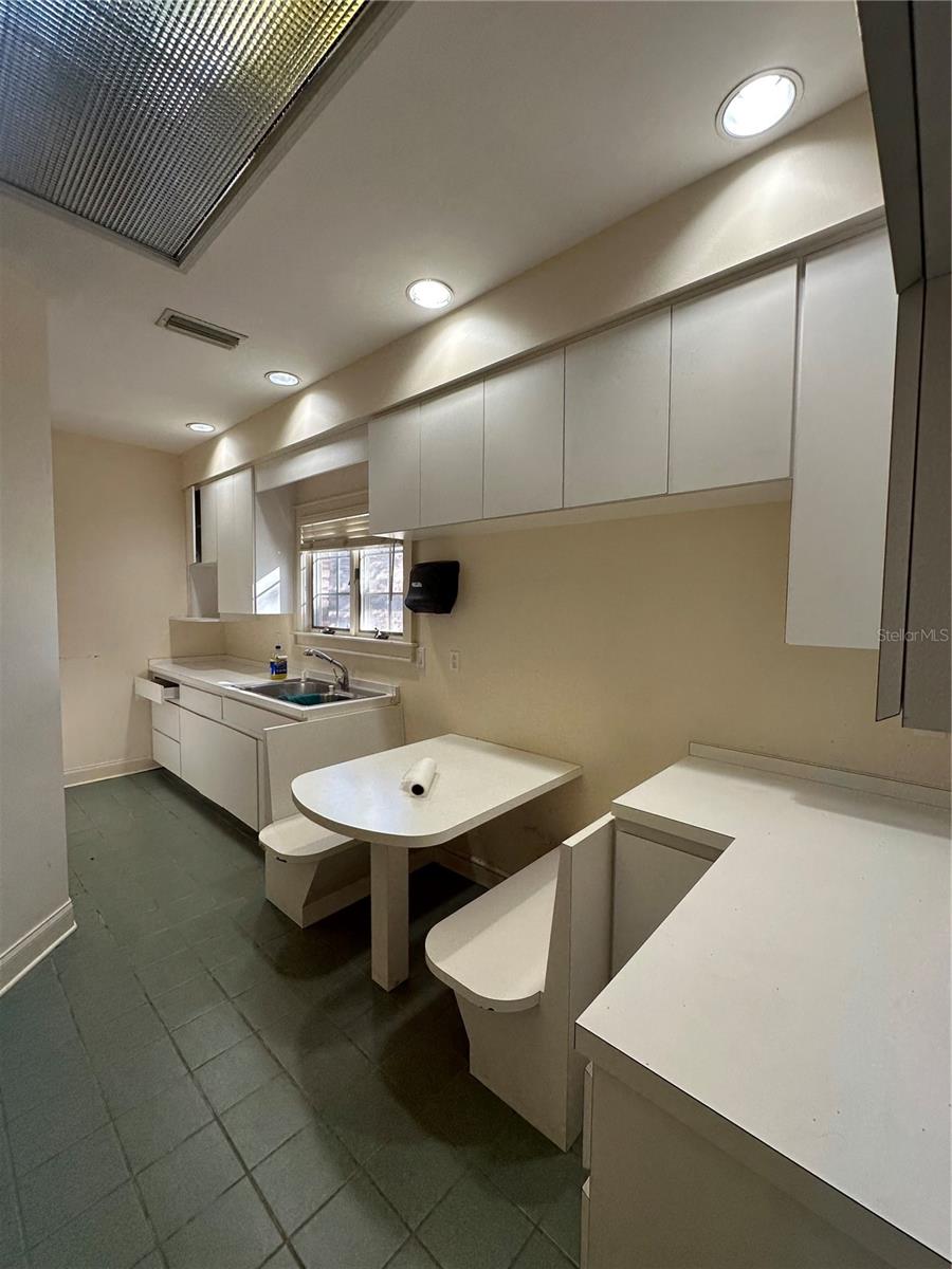 Image 12 of 26 For 1005 Pinellas Street