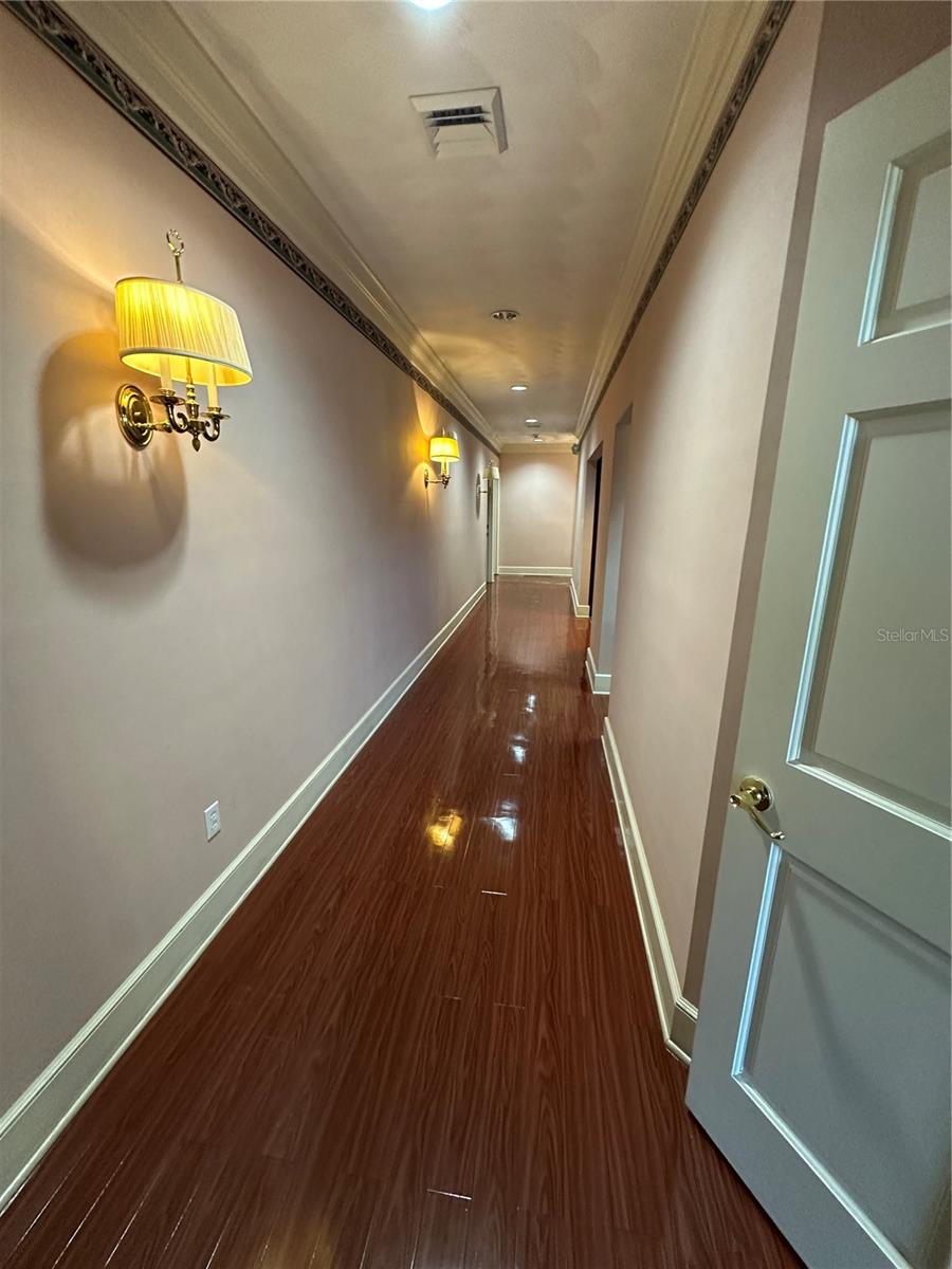 Image 16 of 26 For 1005 Pinellas Street