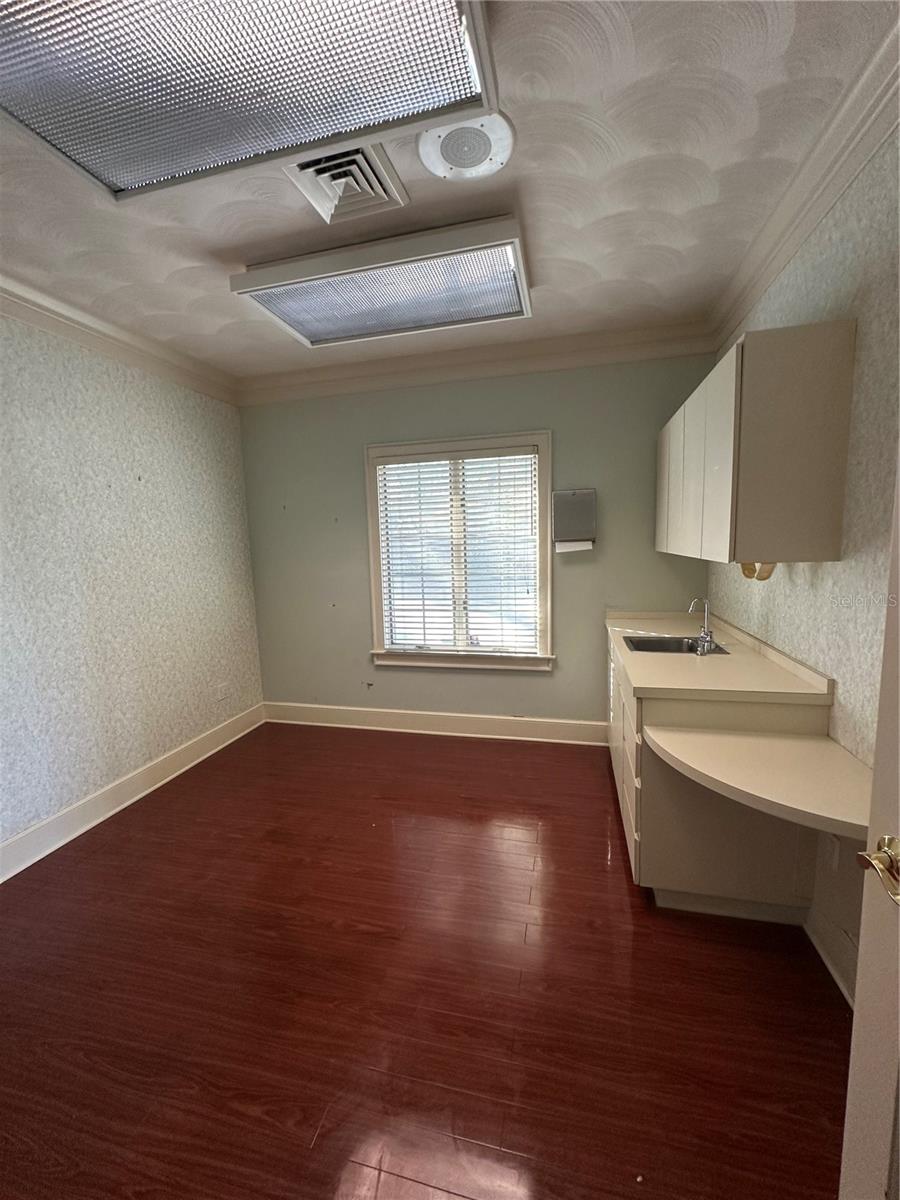 Image 17 of 26 For 1005 Pinellas Street