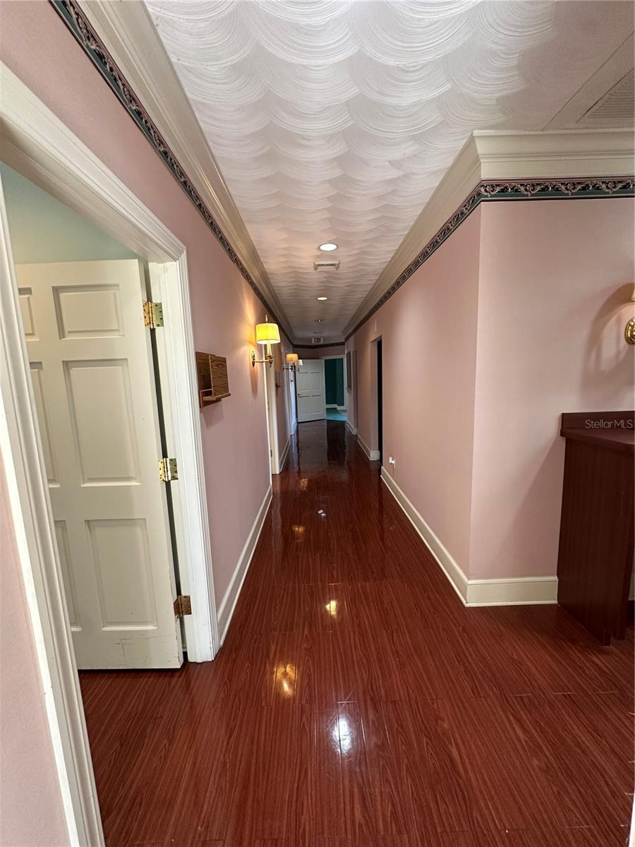 Image 21 of 26 For 1005 Pinellas Street