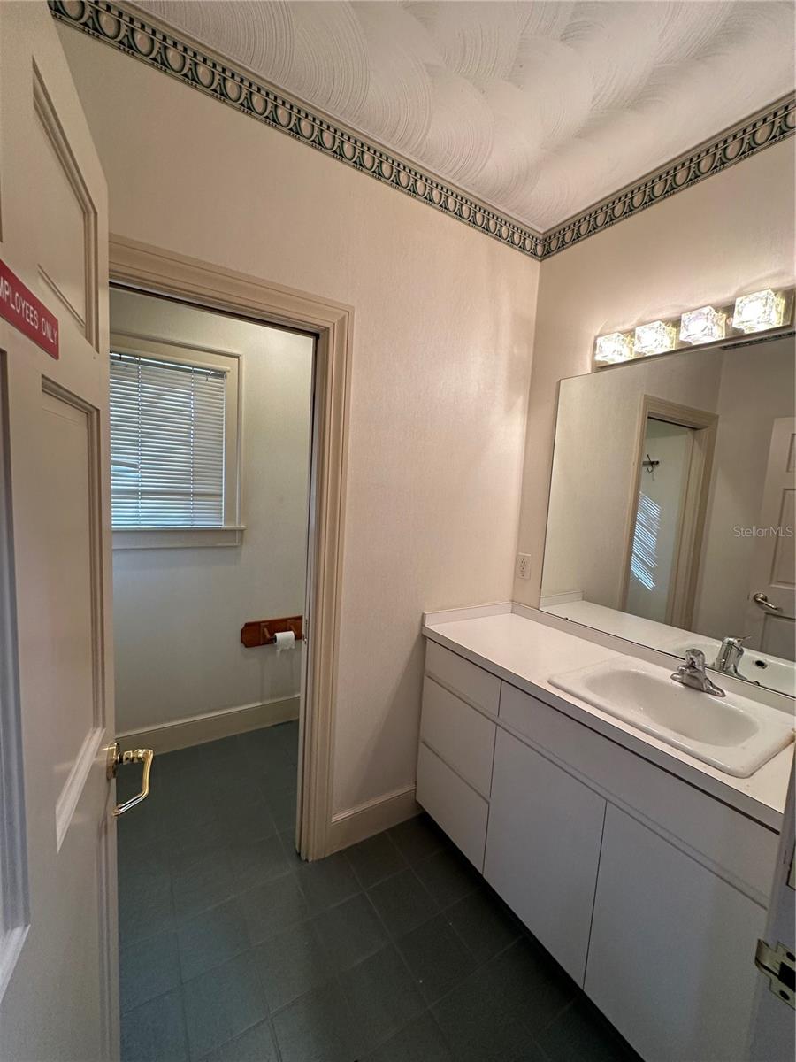 Image 22 of 26 For 1005 Pinellas Street