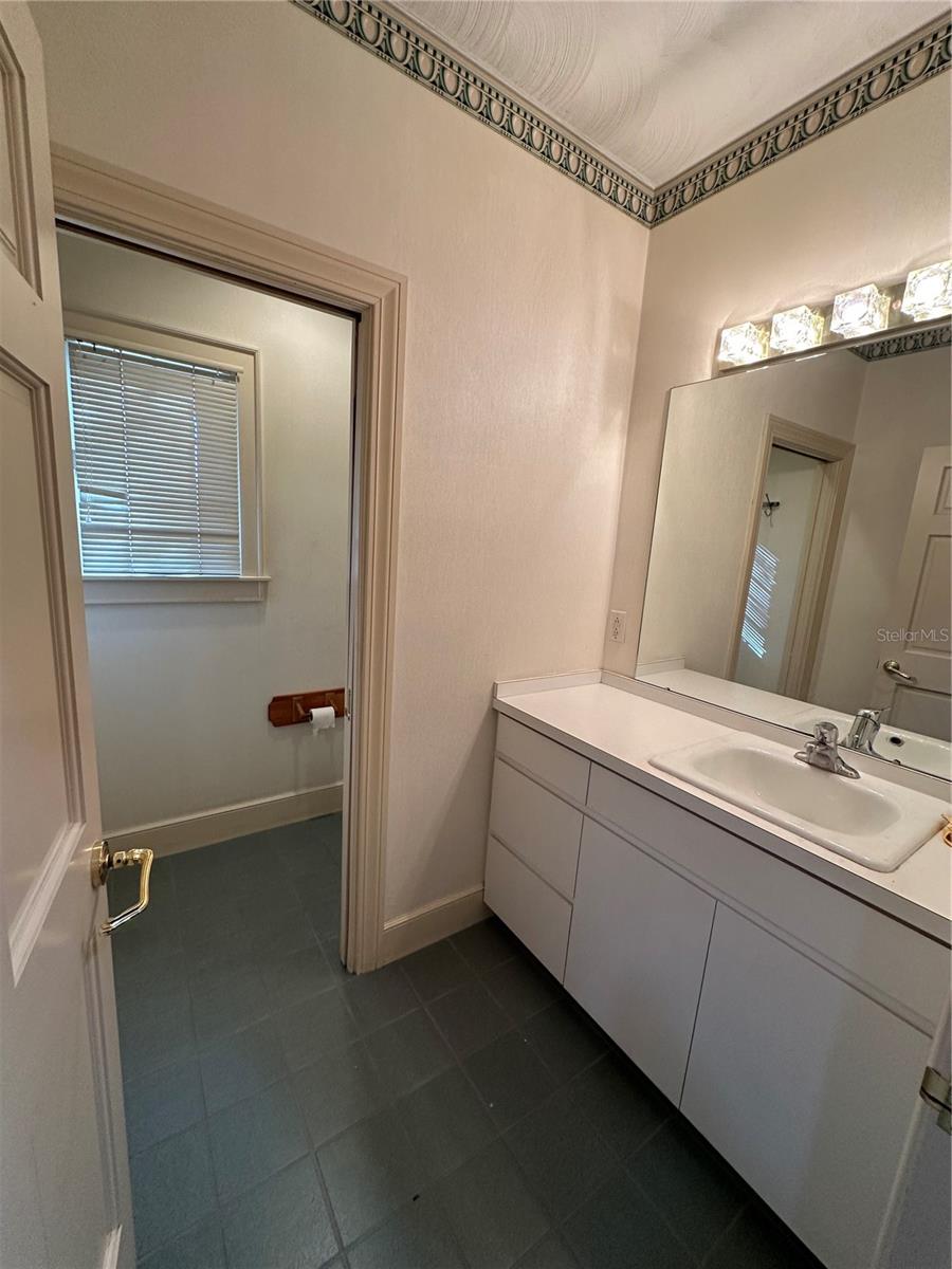 Image 23 of 26 For 1005 Pinellas Street