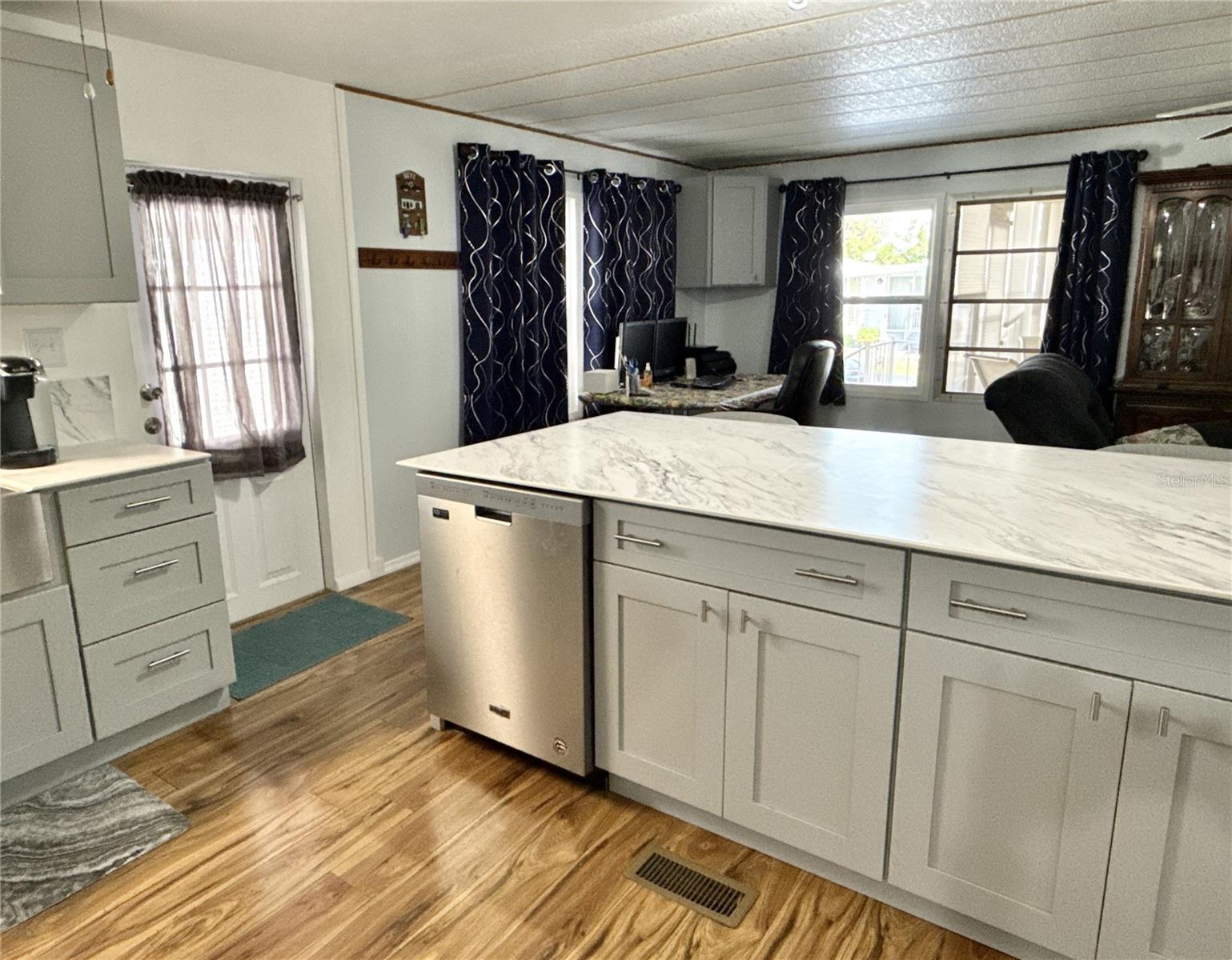 Listing photo id 2 for 7002 Mount Bristol Boulevard Ne 448