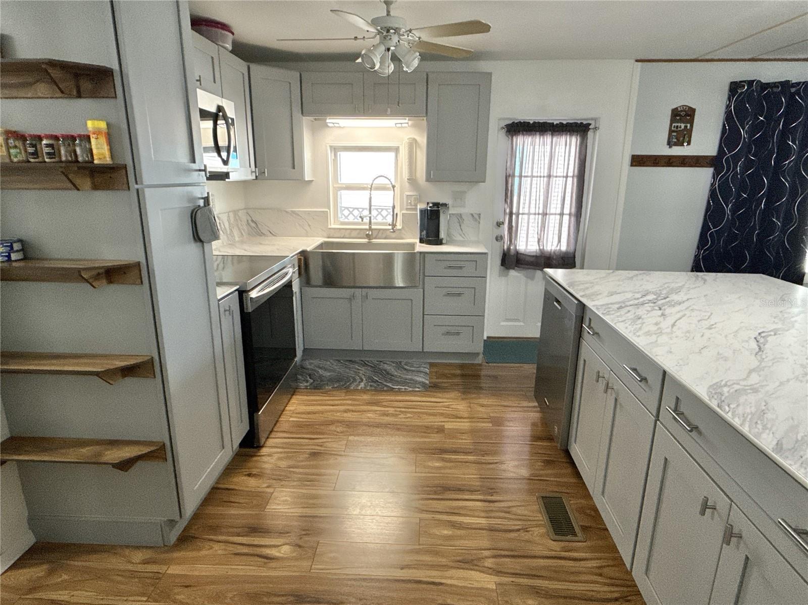 Listing photo id 3 for 7002 Mount Bristol Boulevard Ne 448