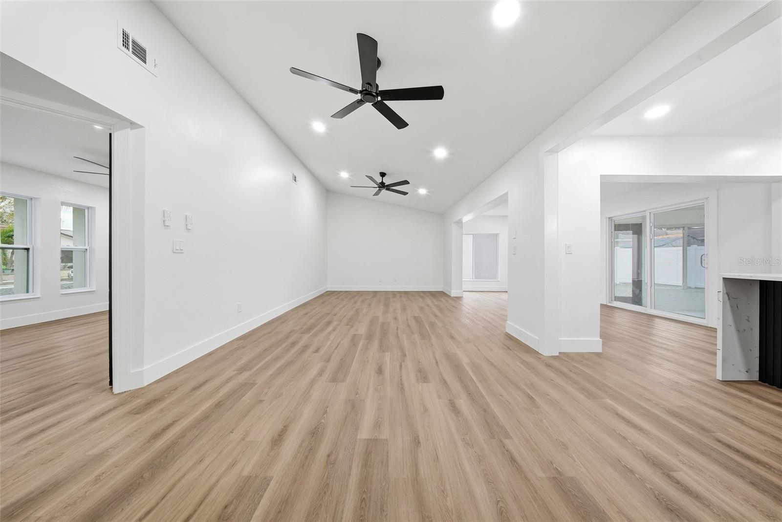 Image 13 of 56 For 2014 San Sebastian Way S