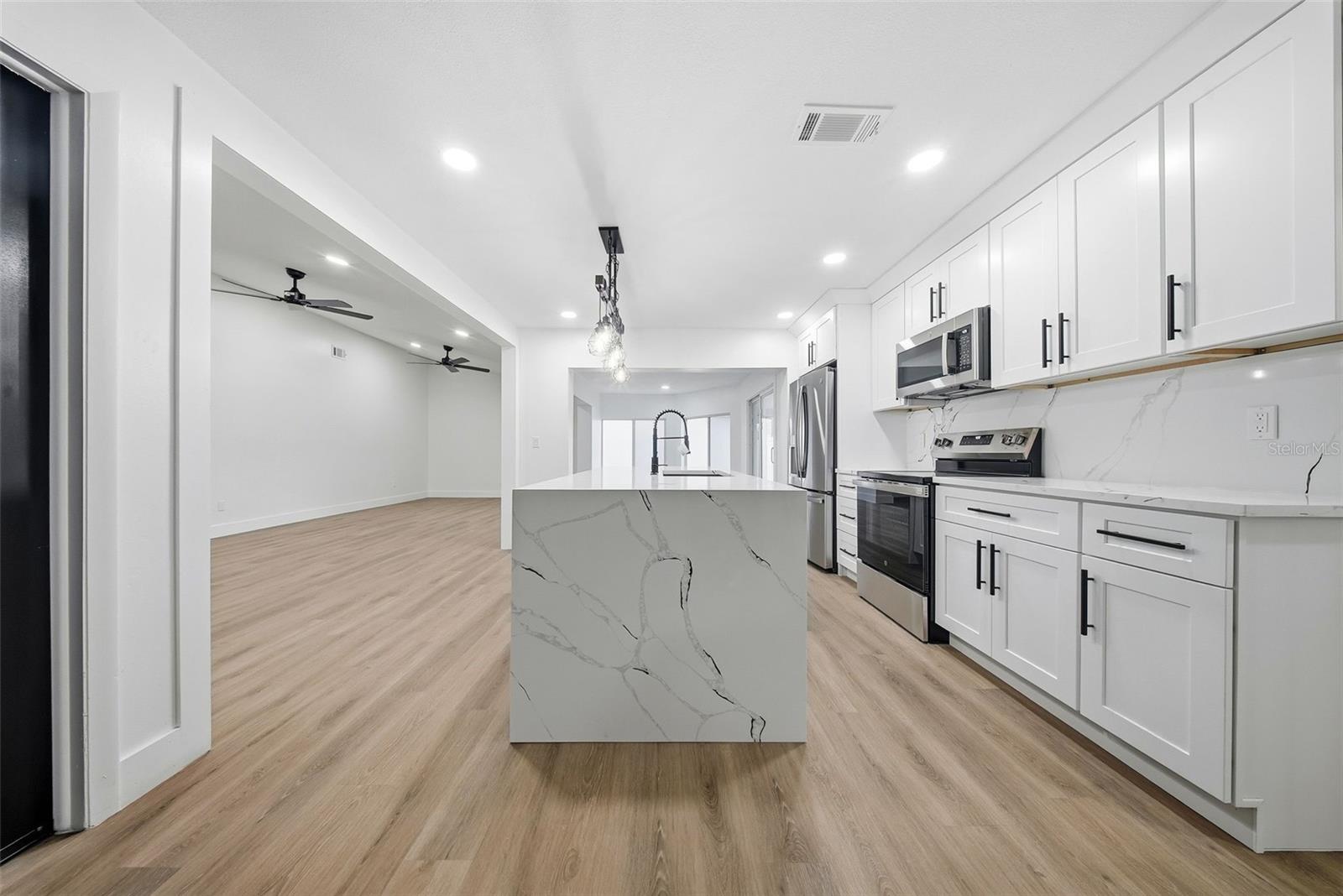 Image 17 of 56 For 2014 San Sebastian Way S