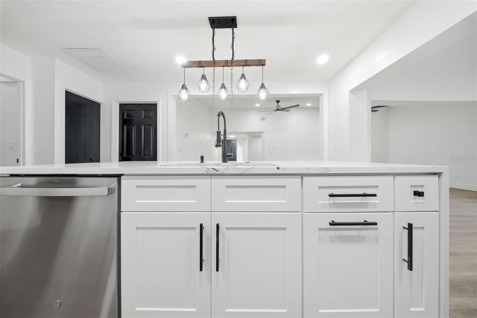 Image 20 of 56 For 2014 San Sebastian Way S