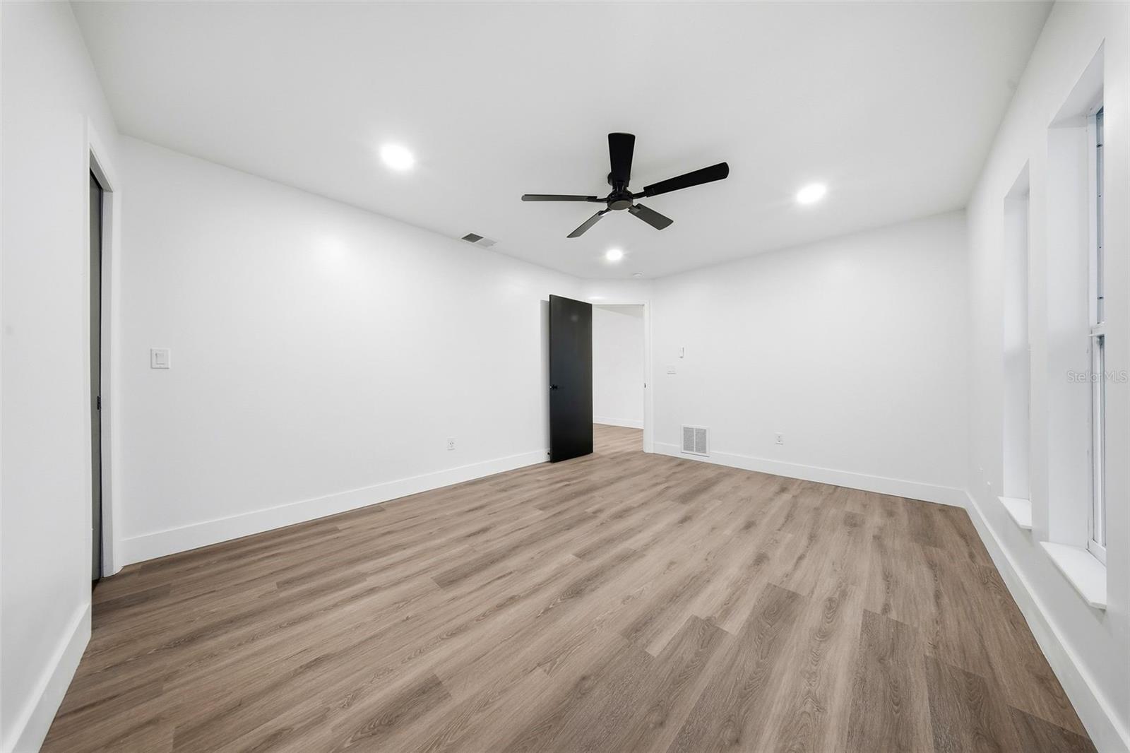 Image 23 of 56 For 2014 San Sebastian Way S