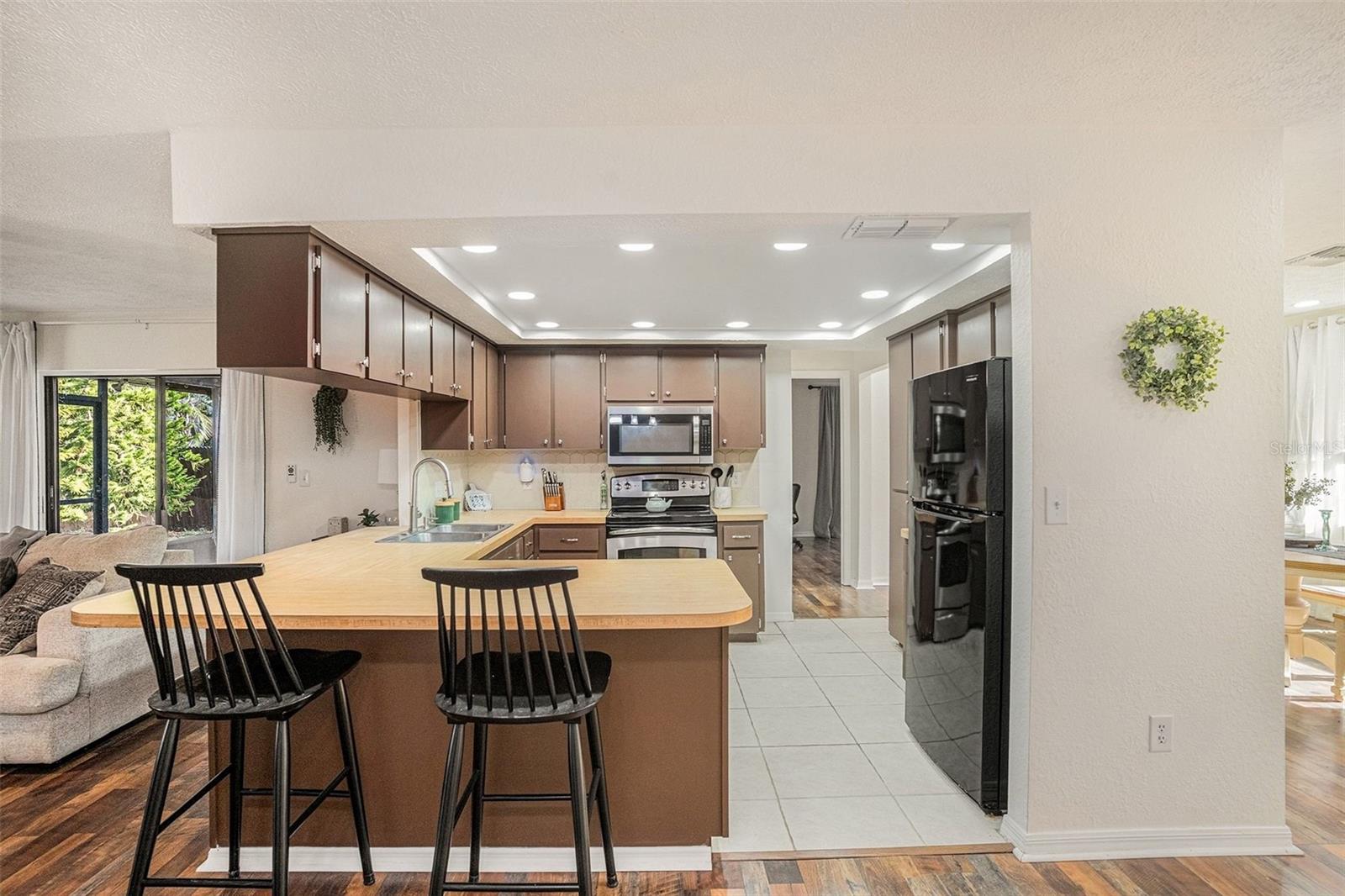 Listing photo id 11 for 7807 Duck Pond Court