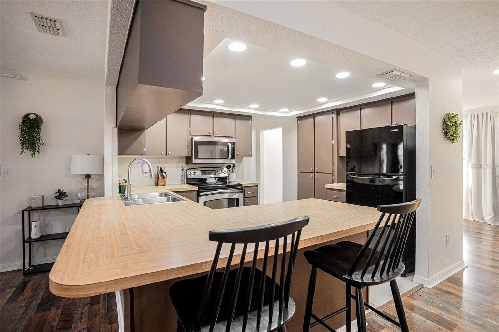 Listing photo id 12 for 7807 Duck Pond Court