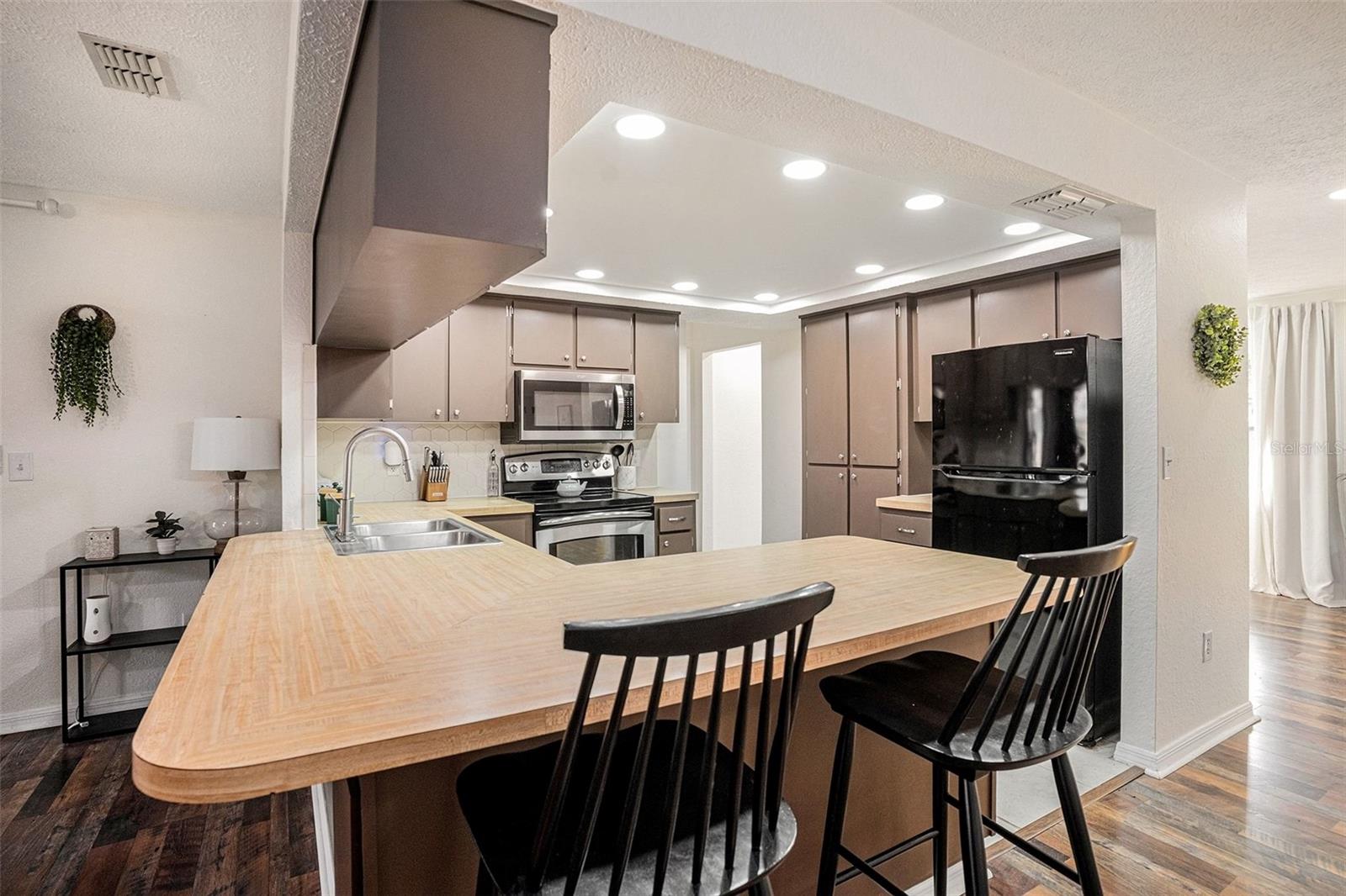 Listing photo id 13 for 7807 Duck Pond Court